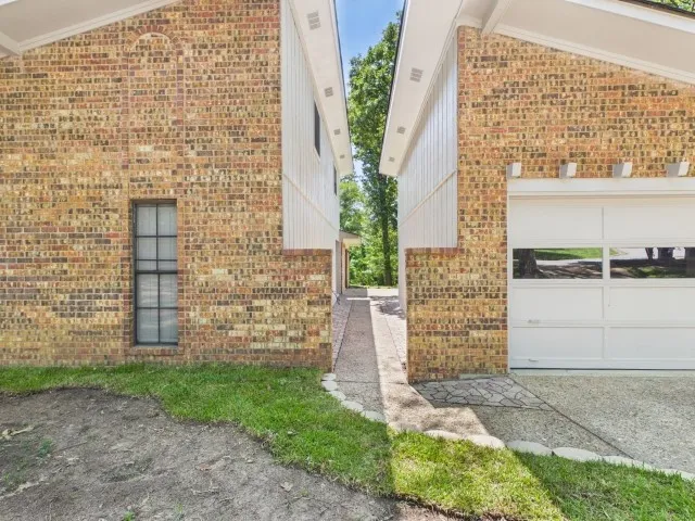 Single Family Residence For Sale in Henderson County , 1406 Loma Linda Drive, Athens, Texas 75752, 3 Bedroom, 2 Bathroom, 2 Garage spaces, 1,742 Sqft, built in 1979, mls#21283535, Real Estate Agent in Athens, Homes For Sale in Henderson county, Homes For Sale in Athens, Realtor in Athens Texas, Real Estate Brokerage Independent Realty Texas, Luminita Cordes Realtor