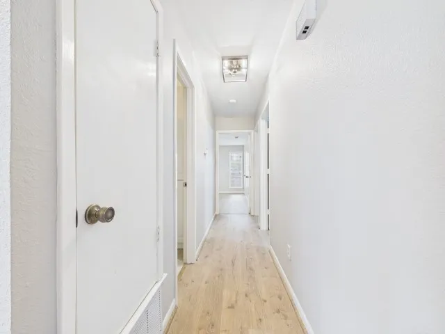 Single Family Residence For Sale in Henderson County , 1406 Loma Linda Drive, Athens, Texas 75752, 3 Bedroom, 2 Bathroom, 2 Garage spaces, 1,742 Sqft, built in 1979, mls#21283535, Real Estate Agent in Athens, Homes For Sale in Henderson county, Homes For Sale in Athens, Realtor in Athens Texas, Real Estate Brokerage Independent Realty Texas, Luminita Cordes Realtor