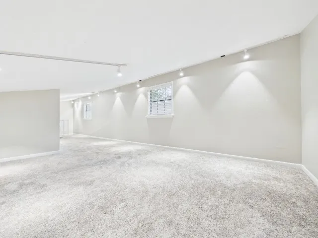 Single Family Residence For Sale in Henderson County , 1406 Loma Linda Drive, Athens, Texas 75752, 3 Bedroom, 2 Bathroom, 2 Garage spaces, 1,742 Sqft, built in 1979, mls#21283535, Real Estate Agent in Athens, Homes For Sale in Henderson county, Homes For Sale in Athens, Realtor in Athens Texas, Real Estate Brokerage Independent Realty Texas, Luminita Cordes Realtor