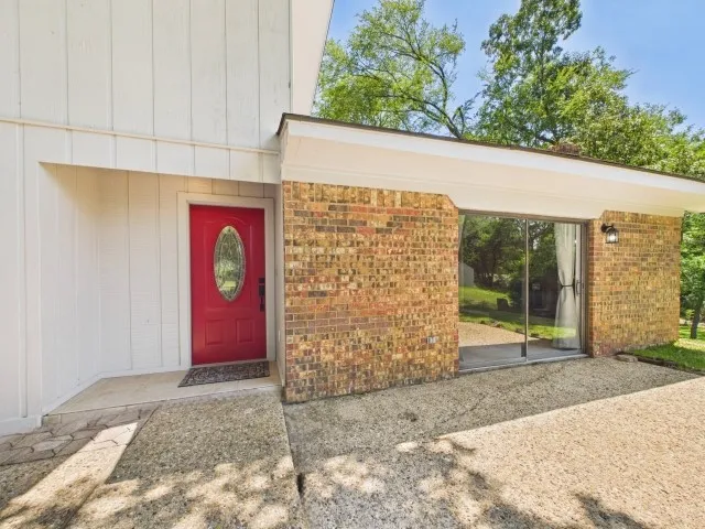Single Family Residence For Sale in Henderson County , 1406 Loma Linda Drive, Athens, Texas 75752, 3 Bedroom, 2 Bathroom, 2 Garage spaces, 1,742 Sqft, built in 1979, mls#21283535, Real Estate Agent in Athens, Homes For Sale in Henderson county, Homes For Sale in Athens, Realtor in Athens Texas, Real Estate Brokerage Independent Realty Texas, Luminita Cordes Realtor