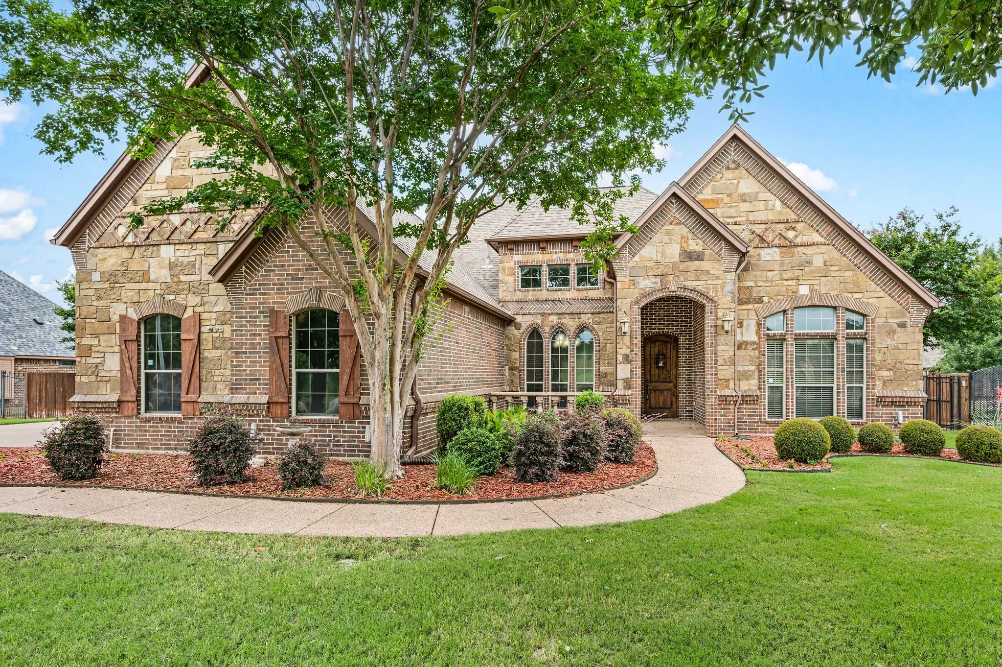 Single Family Residence For Sale in Tarrant County , 1341 Whisper Willows Drive, Fort Worth, Texas 76052, 4 Bedroom, 4 Bathroom, 3 Garage spaces, 3,736 Sqft, built in 2008, mls#21268559, Real Estate Agent in Fort Worth, Homes For Sale in Tarrant county, Homes For Sale in Fort Worth, Realtor in Fort Worth Texas, Real Estate Brokerage Independent Realty Texas, Luminita Cordes Realtor