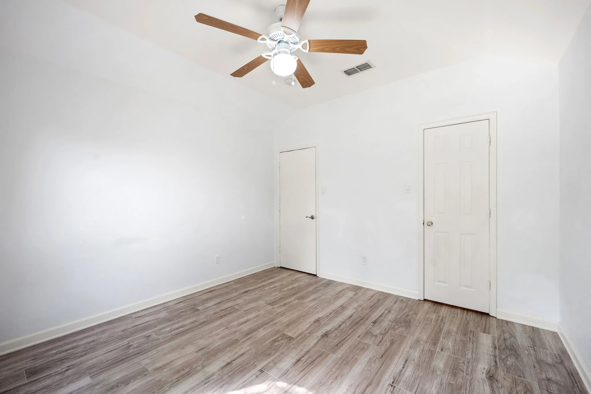 Single Family Residence For Sale in Dallas County , 5709 Eagle Drive, Rowlett, Texas 75088, 3 Bedroom, 2 Bathroom, 2 Garage spaces, 1,729 Sqft, built in 1991, mls#21277080, Real Estate Agent in Rowlett, Homes For Sale in Dallas county, Homes For Sale in Rowlett, Realtor in Rowlett Texas, Real Estate Brokerage Independent Realty Texas, Luminita Cordes Realtor