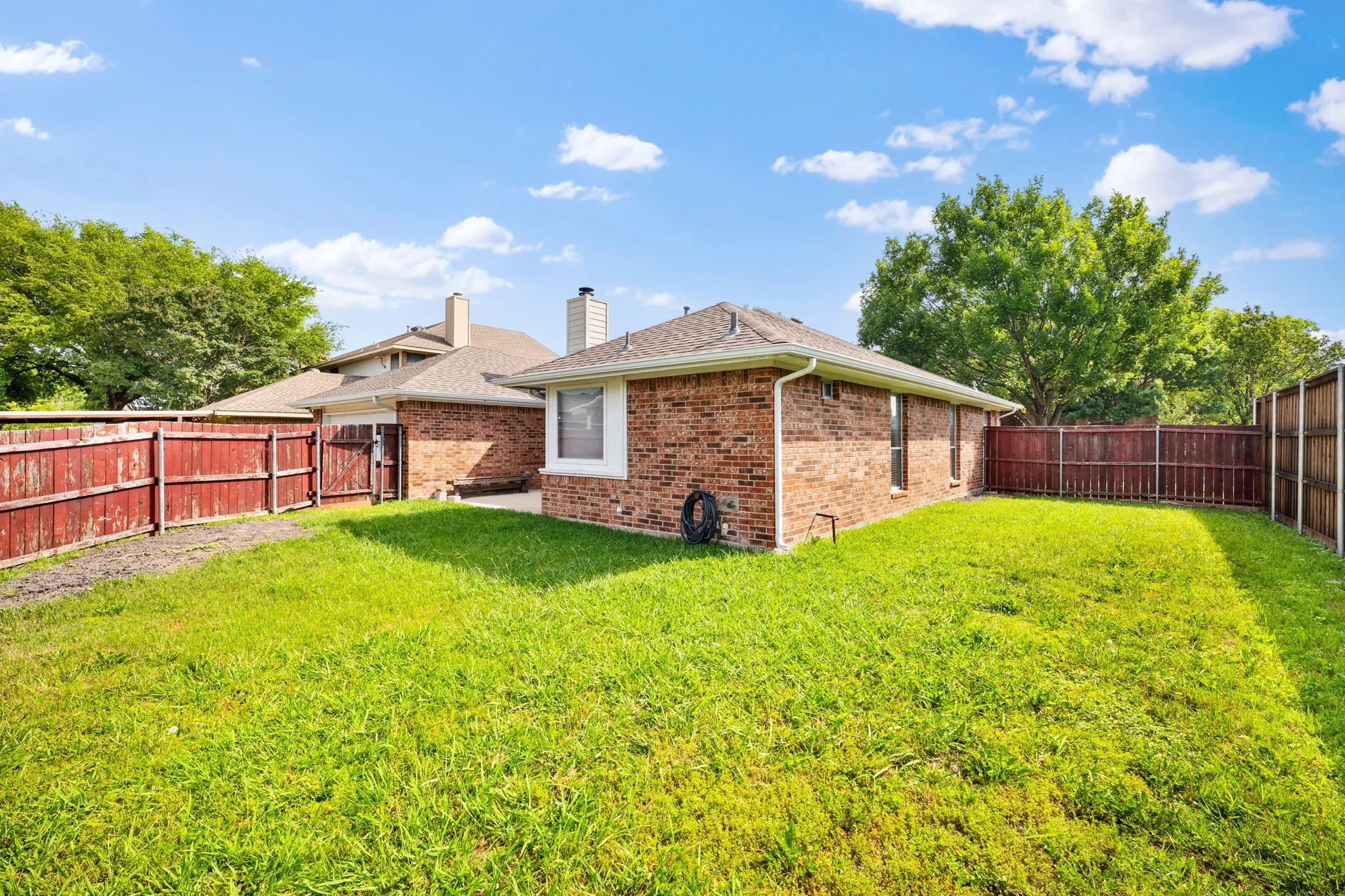 Single Family Residence For Sale in Dallas County , 5709 Eagle Drive, Rowlett, Texas 75088, 3 Bedroom, 2 Bathroom, 2 Garage spaces, 1,729 Sqft, built in 1991, mls#21277080, Real Estate Agent in Rowlett, Homes For Sale in Dallas county, Homes For Sale in Rowlett, Realtor in Rowlett Texas, Real Estate Brokerage Independent Realty Texas, Luminita Cordes Realtor