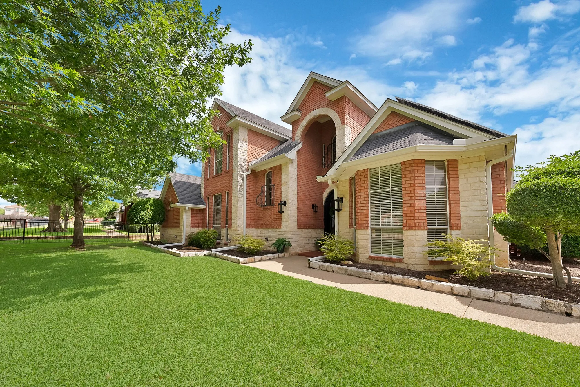 Single Family Residence For Sale in Tarrant County , 1110 Mccampbell Road, Mansfield, Texas 76063, 4 Bedroom, 5 Bathroom, 3 Garage spaces, 4,494 Sqft, built in 1997, mls#21280641, Real Estate Agent in Mansfield, Homes For Sale in Tarrant county, Homes For Sale in Mansfield, Realtor in Mansfield Texas, Real Estate Brokerage Independent Realty Texas, Luminita Cordes Realtor