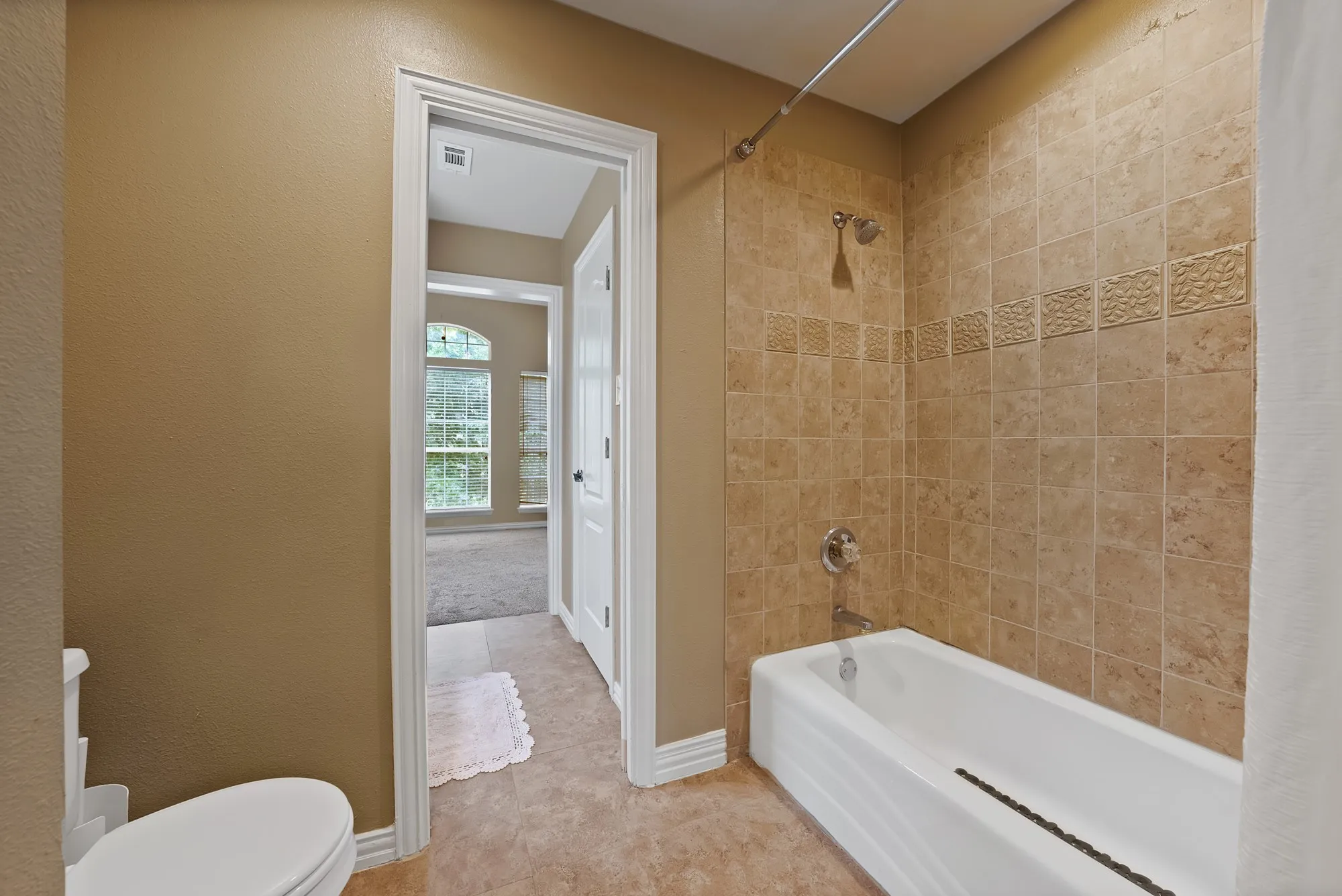 Upstairs Jack/Jill Bath
