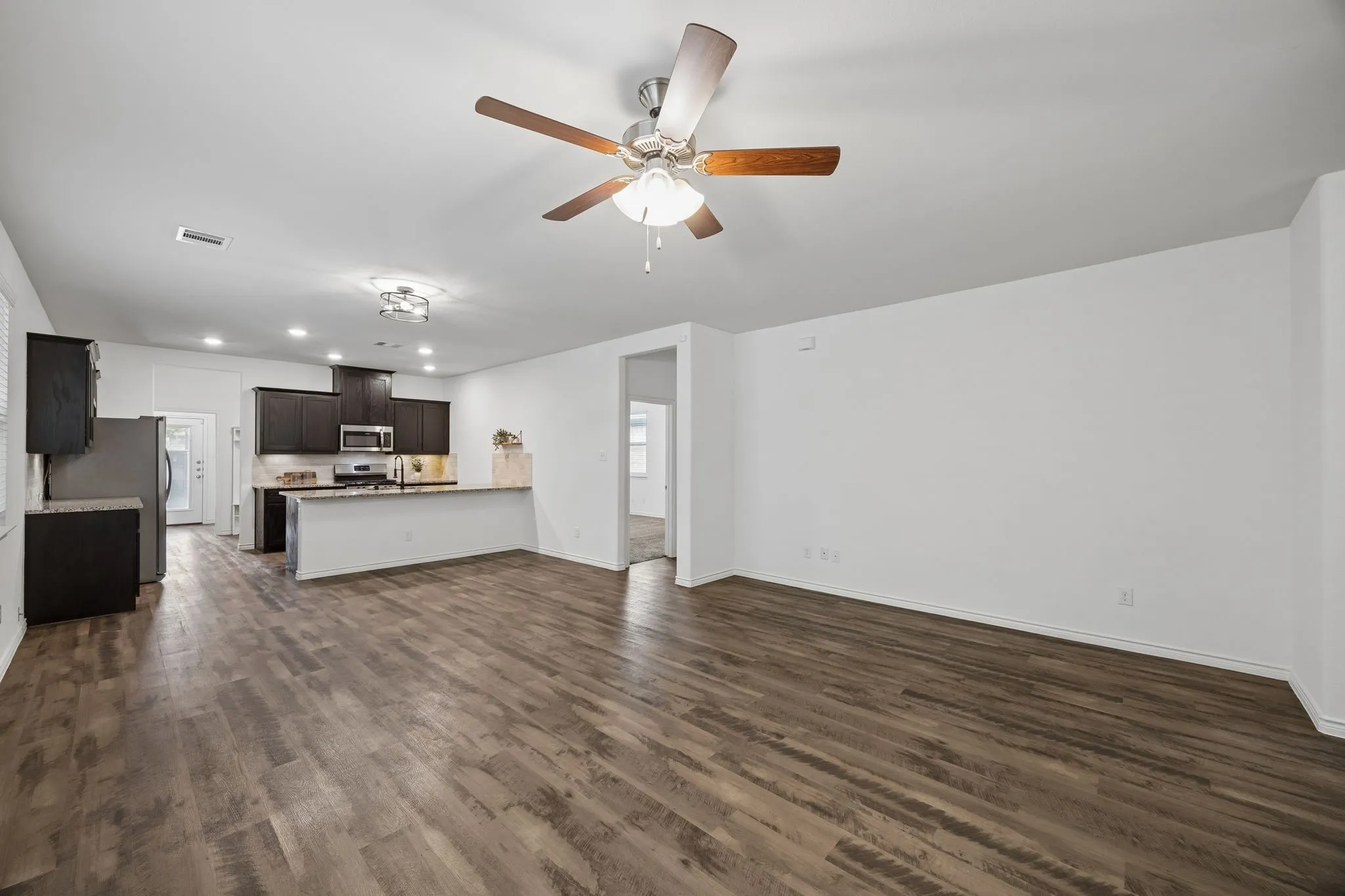 Single Family Residence For Sale in Denton County , 2165 Miramar Drive, Little Elm, Texas 75068, 3 Bedroom, 2 Bathroom, 2 Garage spaces, 1,587 Sqft, built in 2018, mls#21282706, Real Estate Agent in Little Elm, Homes For Sale in Denton county, Homes For Sale in Little Elm, Realtor in Little Elm Texas, Real Estate Brokerage Independent Realty Texas, Luminita Cordes Realtor