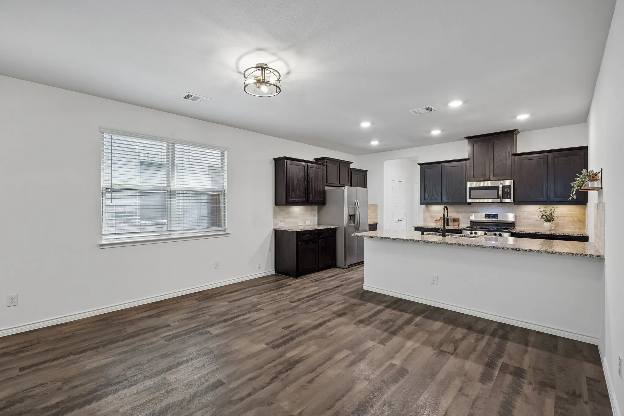 Single Family Residence For Sale in Denton County , 2165 Miramar Drive, Little Elm, Texas 75068, 3 Bedroom, 2 Bathroom, 2 Garage spaces, 1,587 Sqft, built in 2018, mls#21282706, Real Estate Agent in Little Elm, Homes For Sale in Denton county, Homes For Sale in Little Elm, Realtor in Little Elm Texas, Real Estate Brokerage Independent Realty Texas, Luminita Cordes Realtor