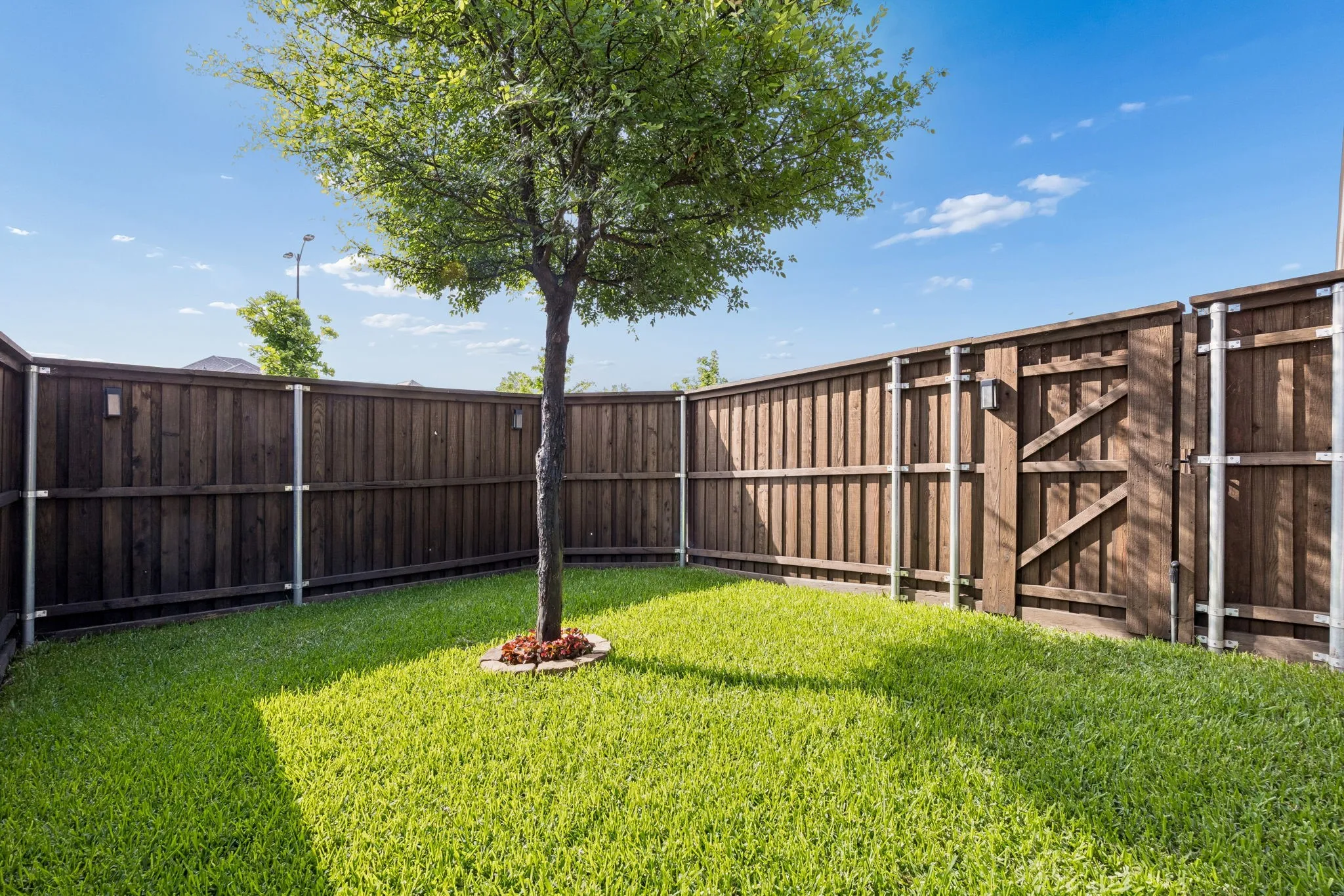 Single Family Residence For Sale in Denton County , 2165 Miramar Drive, Little Elm, Texas 75068, 3 Bedroom, 2 Bathroom, 2 Garage spaces, 1,587 Sqft, built in 2018, mls#21282706, Real Estate Agent in Little Elm, Homes For Sale in Denton county, Homes For Sale in Little Elm, Realtor in Little Elm Texas, Real Estate Brokerage Independent Realty Texas, Luminita Cordes Realtor