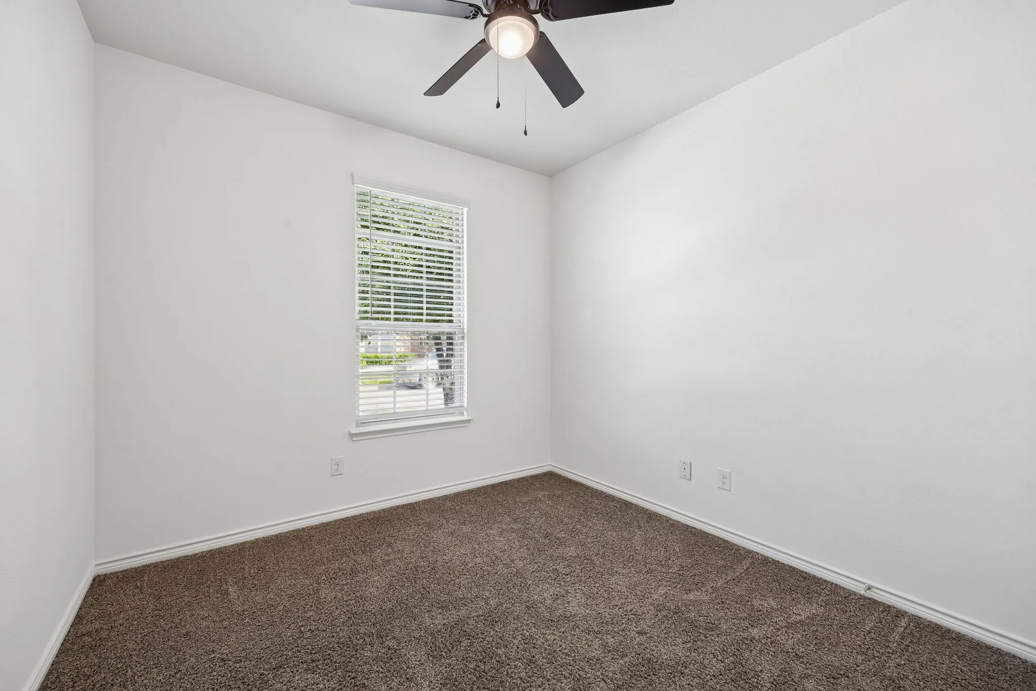 Single Family Residence For Sale in Denton County , 2165 Miramar Drive, Little Elm, Texas 75068, 3 Bedroom, 2 Bathroom, 2 Garage spaces, 1,587 Sqft, built in 2018, mls#21282706, Real Estate Agent in Little Elm, Homes For Sale in Denton county, Homes For Sale in Little Elm, Realtor in Little Elm Texas, Real Estate Brokerage Independent Realty Texas, Luminita Cordes Realtor