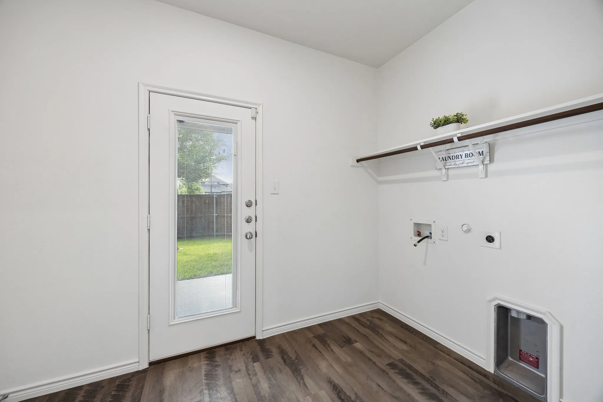 Single Family Residence For Sale in Denton County , 2165 Miramar Drive, Little Elm, Texas 75068, 3 Bedroom, 2 Bathroom, 2 Garage spaces, 1,587 Sqft, built in 2018, mls#21282706, Real Estate Agent in Little Elm, Homes For Sale in Denton county, Homes For Sale in Little Elm, Realtor in Little Elm Texas, Real Estate Brokerage Independent Realty Texas, Luminita Cordes Realtor