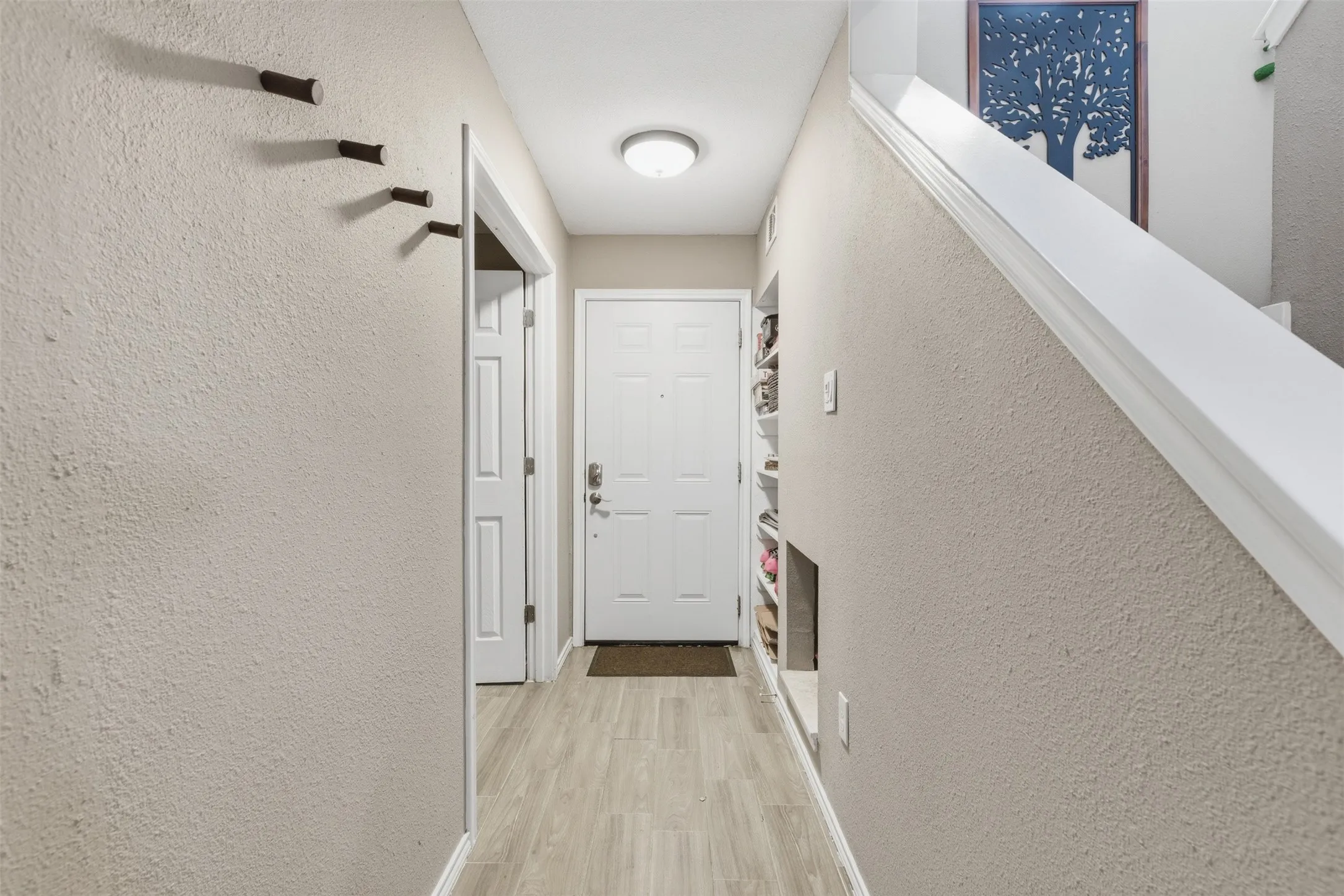 Single Family Residence For Sale in Denton County , 2313 Southway, Denton, Texas 76207, 4 Bedroom, 3 Bathroom, 2 Garage spaces, 1,585 Sqft, built in 2000, mls#21283570, Real Estate Agent in Denton, Homes For Sale in Denton county, Homes For Sale in Denton, Realtor in Denton Texas, Real Estate Brokerage Independent Realty Texas, Luminita Cordes Realtor