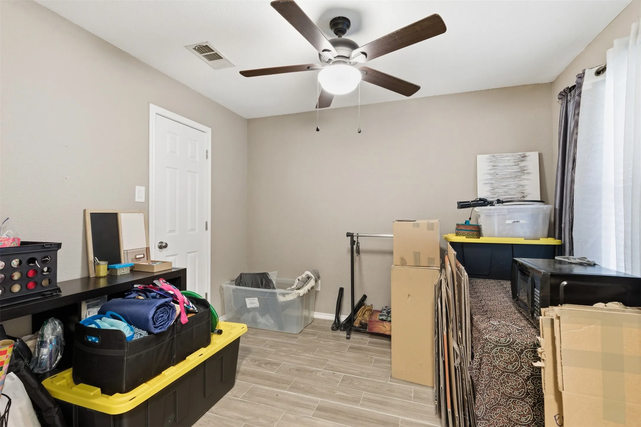 Single Family Residence For Sale in Denton County , 2313 Southway, Denton, Texas 76207, 4 Bedroom, 3 Bathroom, 2 Garage spaces, 1,585 Sqft, built in 2000, mls#21283570, Real Estate Agent in Denton, Homes For Sale in Denton county, Homes For Sale in Denton, Realtor in Denton Texas, Real Estate Brokerage Independent Realty Texas, Luminita Cordes Realtor