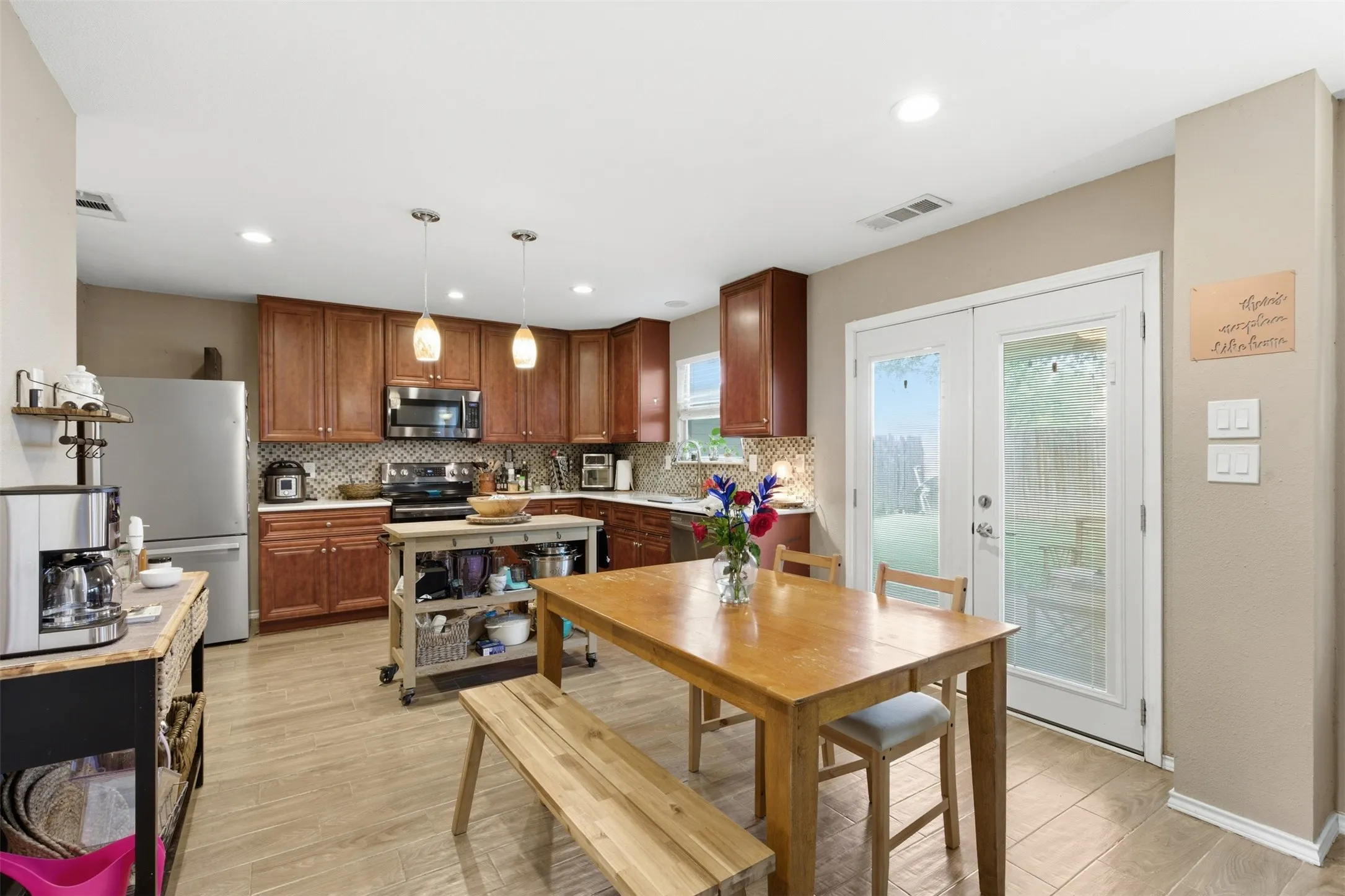 Single Family Residence For Sale in Denton County , 2313 Southway, Denton, Texas 76207, 4 Bedroom, 3 Bathroom, 2 Garage spaces, 1,585 Sqft, built in 2000, mls#21283570, Real Estate Agent in Denton, Homes For Sale in Denton county, Homes For Sale in Denton, Realtor in Denton Texas, Real Estate Brokerage Independent Realty Texas, Luminita Cordes Realtor