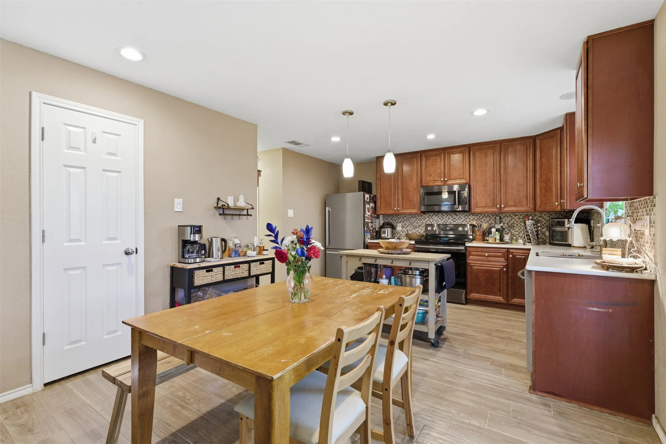 Single Family Residence For Sale in Denton County , 2313 Southway, Denton, Texas 76207, 4 Bedroom, 3 Bathroom, 2 Garage spaces, 1,585 Sqft, built in 2000, mls#21283570, Real Estate Agent in Denton, Homes For Sale in Denton county, Homes For Sale in Denton, Realtor in Denton Texas, Real Estate Brokerage Independent Realty Texas, Luminita Cordes Realtor