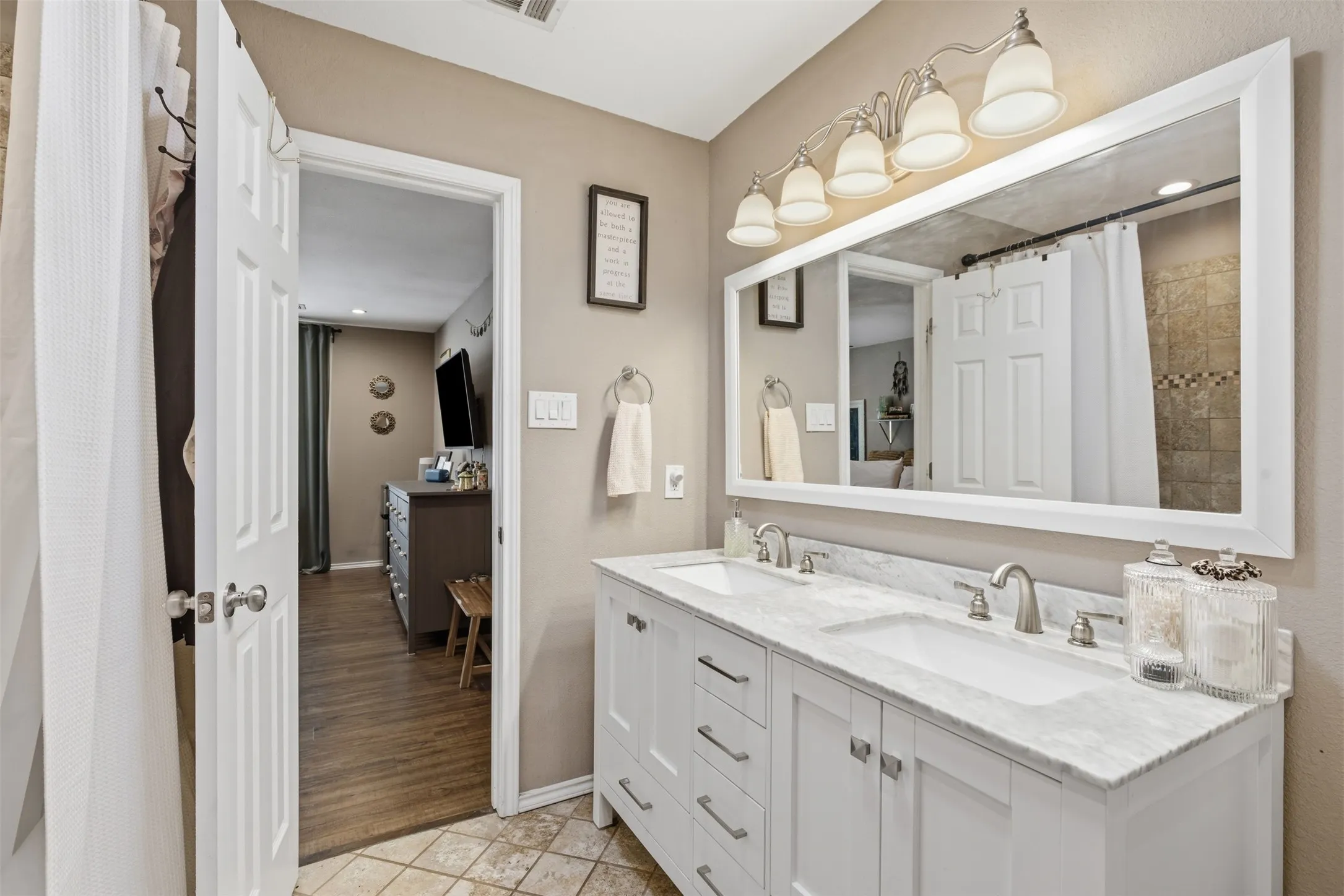 Single Family Residence For Sale in Denton County , 2313 Southway, Denton, Texas 76207, 4 Bedroom, 3 Bathroom, 2 Garage spaces, 1,585 Sqft, built in 2000, mls#21283570, Real Estate Agent in Denton, Homes For Sale in Denton county, Homes For Sale in Denton, Realtor in Denton Texas, Real Estate Brokerage Independent Realty Texas, Luminita Cordes Realtor