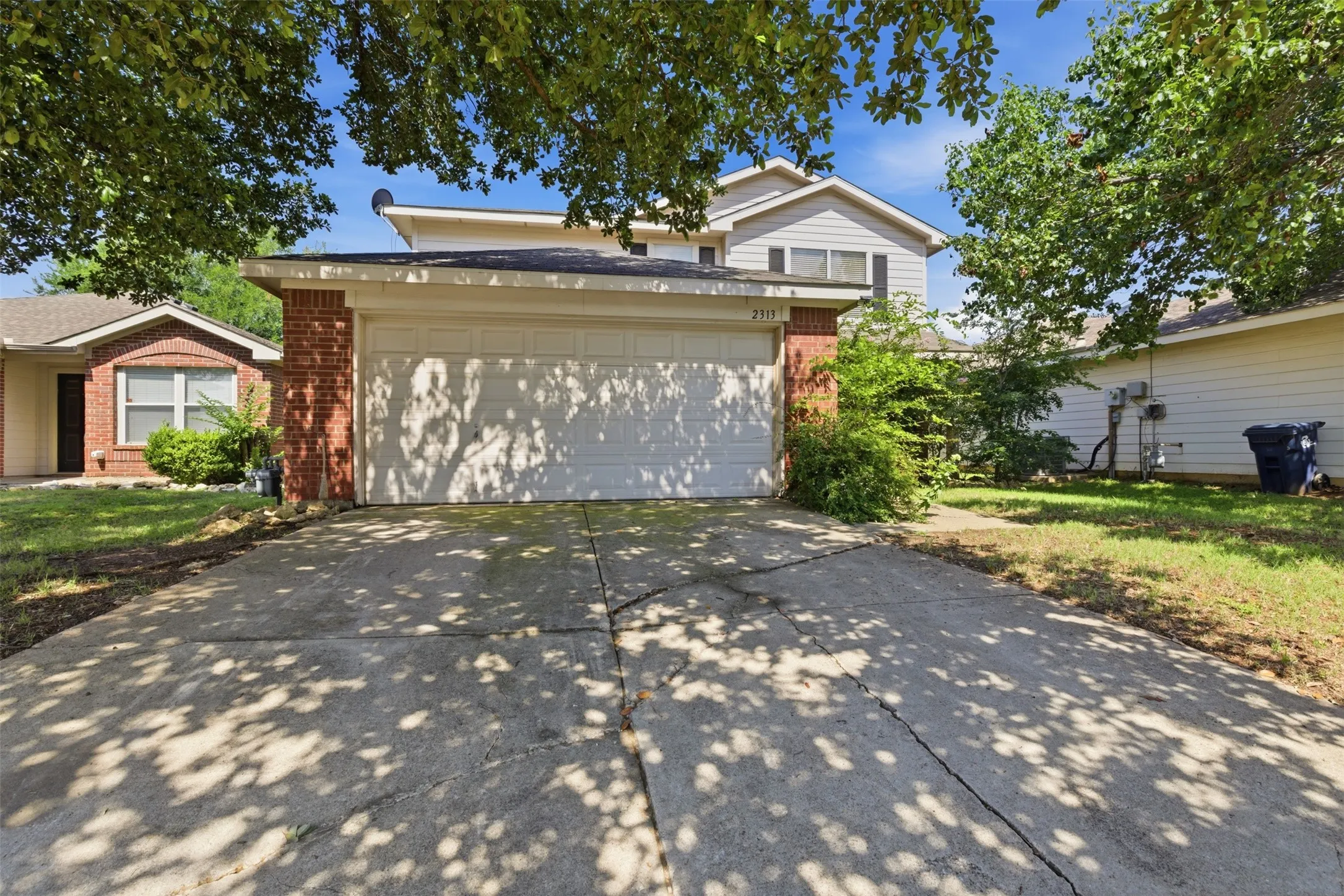 Single Family Residence For Sale in Denton County , 2313 Southway, Denton, Texas 76207, 4 Bedroom, 3 Bathroom, 2 Garage spaces, 1,585 Sqft, built in 2000, mls#21283570, Real Estate Agent in Denton, Homes For Sale in Denton county, Homes For Sale in Denton, Realtor in Denton Texas, Real Estate Brokerage Independent Realty Texas, Luminita Cordes Realtor