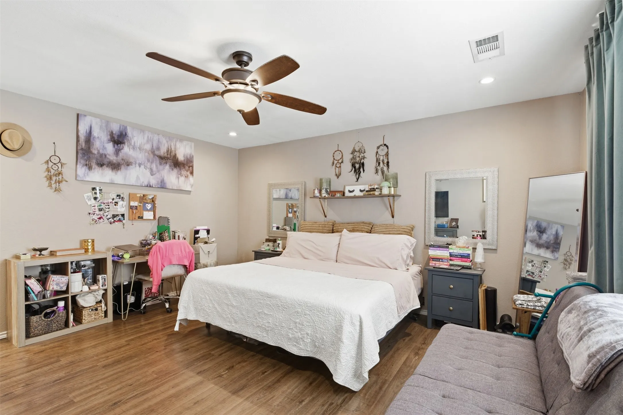Single Family Residence For Sale in Denton County , 2313 Southway, Denton, Texas 76207, 4 Bedroom, 3 Bathroom, 2 Garage spaces, 1,585 Sqft, built in 2000, mls#21283570, Real Estate Agent in Denton, Homes For Sale in Denton county, Homes For Sale in Denton, Realtor in Denton Texas, Real Estate Brokerage Independent Realty Texas, Luminita Cordes Realtor