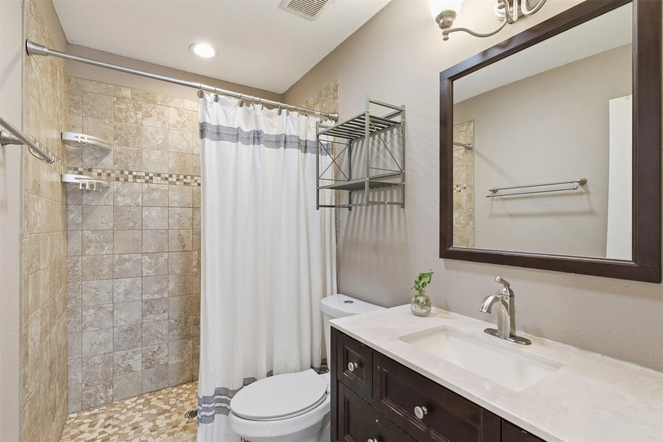 Single Family Residence For Sale in Denton County , 2313 Southway, Denton, Texas 76207, 4 Bedroom, 3 Bathroom, 2 Garage spaces, 1,585 Sqft, built in 2000, mls#21283570, Real Estate Agent in Denton, Homes For Sale in Denton county, Homes For Sale in Denton, Realtor in Denton Texas, Real Estate Brokerage Independent Realty Texas, Luminita Cordes Realtor