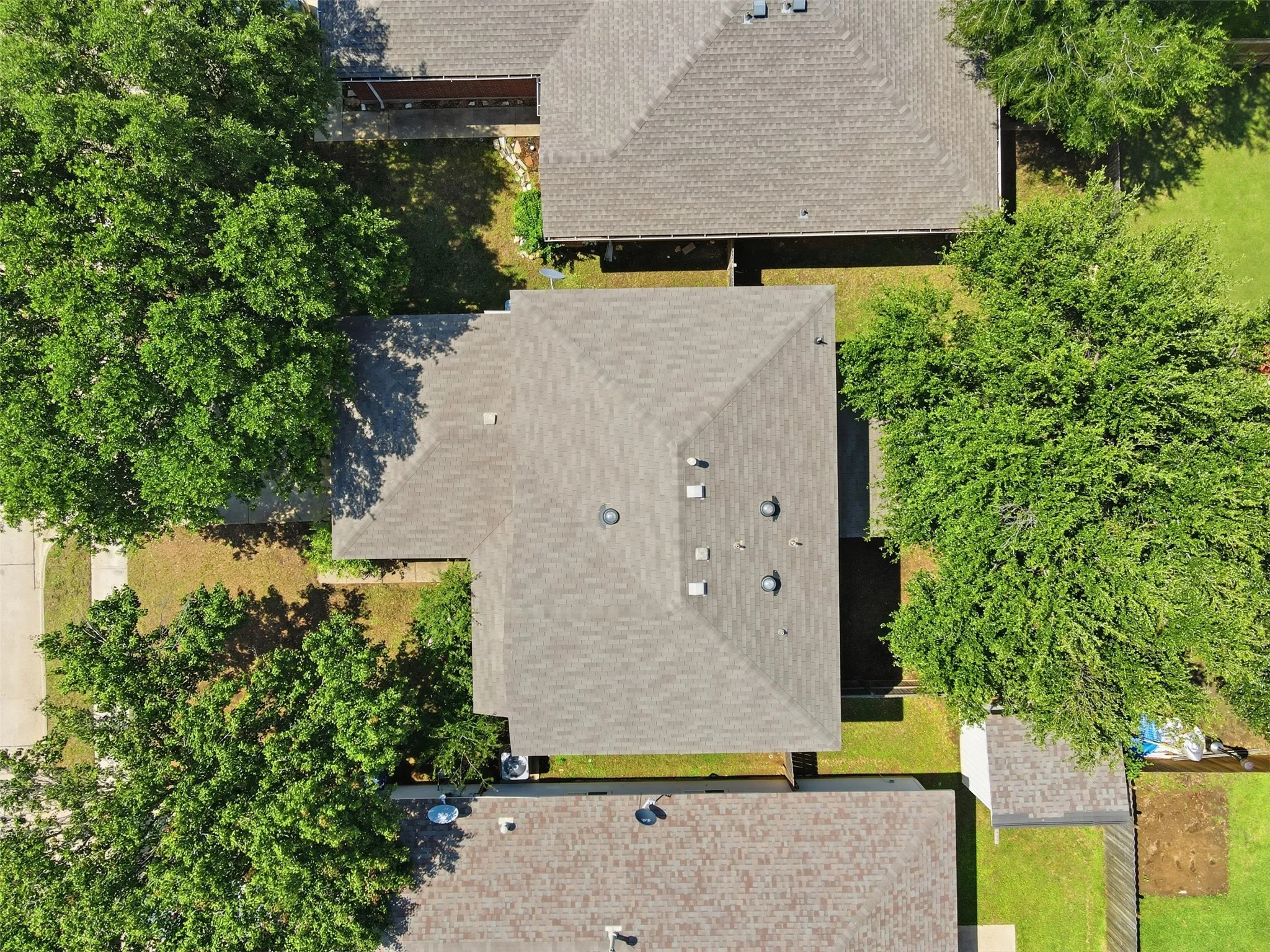 Single Family Residence For Sale in Denton County , 2313 Southway, Denton, Texas 76207, 4 Bedroom, 3 Bathroom, 2 Garage spaces, 1,585 Sqft, built in 2000, mls#21283570, Real Estate Agent in Denton, Homes For Sale in Denton county, Homes For Sale in Denton, Realtor in Denton Texas, Real Estate Brokerage Independent Realty Texas, Luminita Cordes Realtor