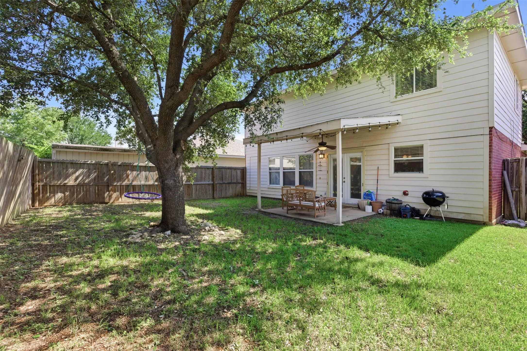 Single Family Residence For Sale in Denton County , 2313 Southway, Denton, Texas 76207, 4 Bedroom, 3 Bathroom, 2 Garage spaces, 1,585 Sqft, built in 2000, mls#21283570, Real Estate Agent in Denton, Homes For Sale in Denton county, Homes For Sale in Denton, Realtor in Denton Texas, Real Estate Brokerage Independent Realty Texas, Luminita Cordes Realtor