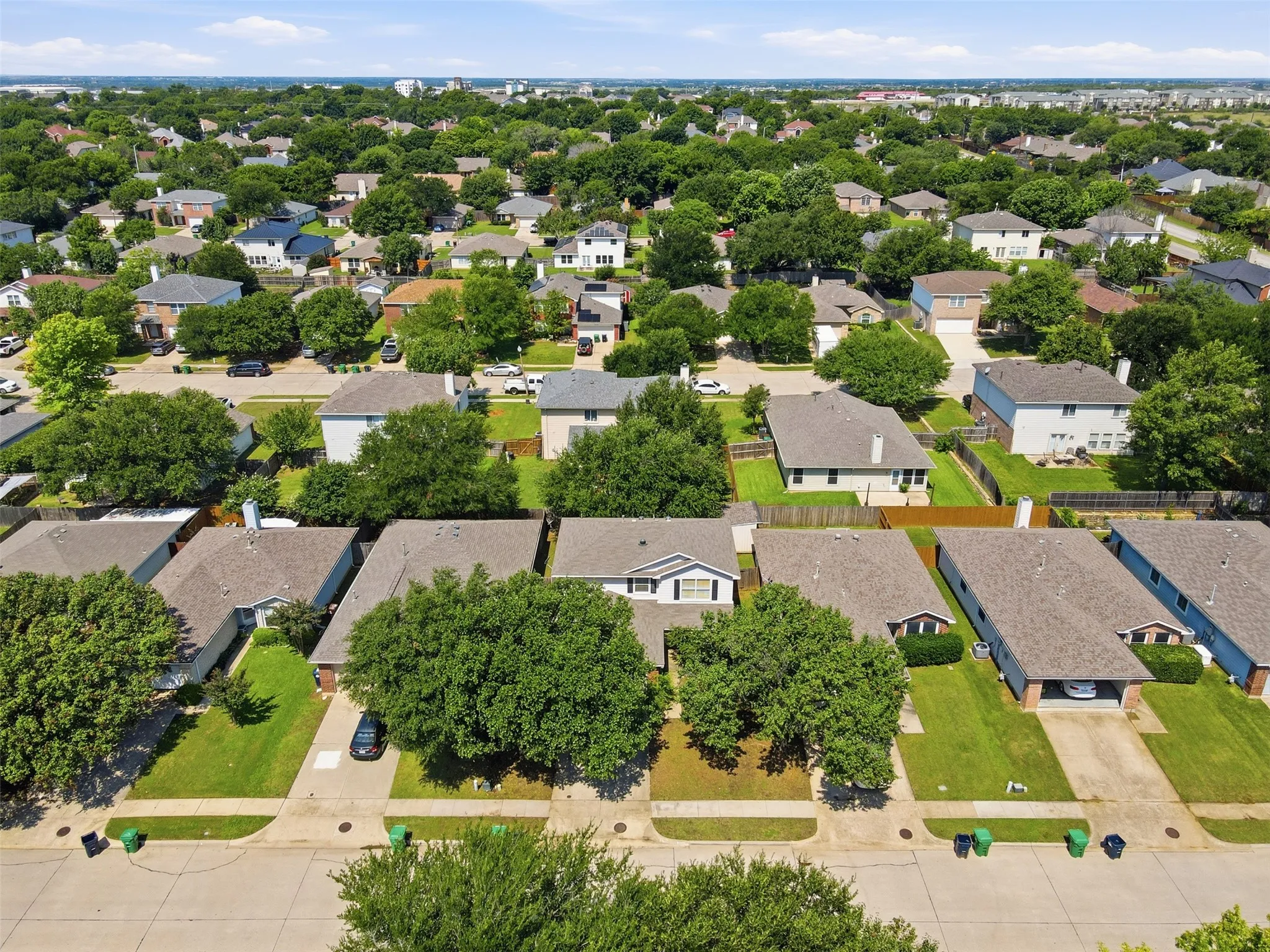 Single Family Residence For Sale in Denton County , 2313 Southway, Denton, Texas 76207, 4 Bedroom, 3 Bathroom, 2 Garage spaces, 1,585 Sqft, built in 2000, mls#21283570, Real Estate Agent in Denton, Homes For Sale in Denton county, Homes For Sale in Denton, Realtor in Denton Texas, Real Estate Brokerage Independent Realty Texas, Luminita Cordes Realtor