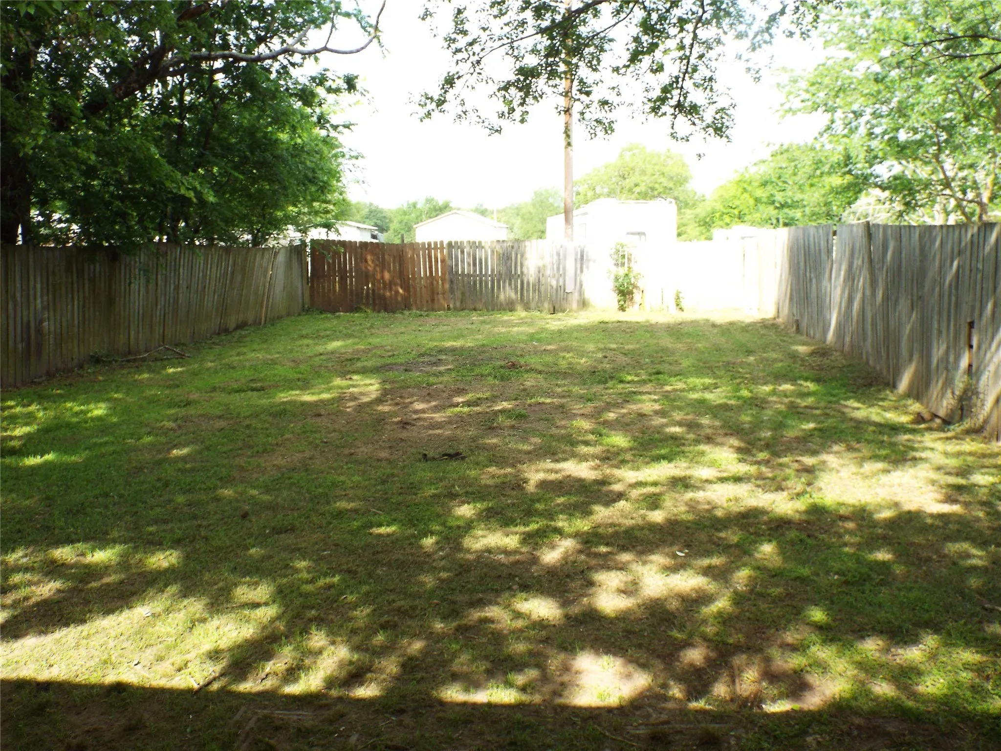 Single Family Residence For Sale in Henderson County , 747 Luther Ln, Gun Barrel City, Texas 75156, 2 Bedroom, 1 Bathroom, Garage spaces, 900 Sqft, built in 0, mls#21283576, Real Estate Agent in Gun Barrel City, Homes For Sale in Henderson county, Homes For Sale in Gun Barrel City, Realtor in Gun Barrel City Texas, Real Estate Brokerage Independent Realty Texas, Luminita Cordes Realtor