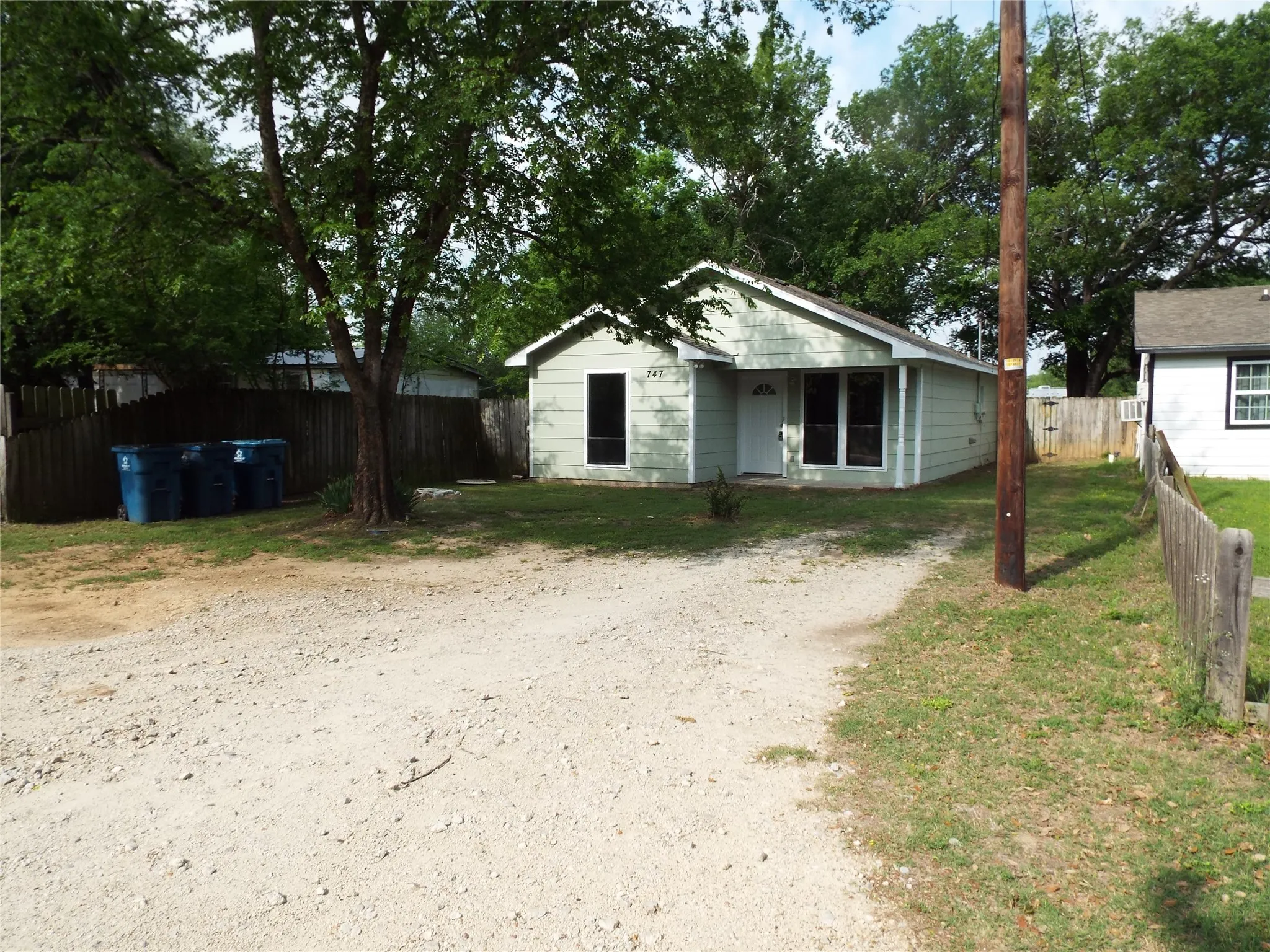 Single Family Residence For Sale in Henderson County , 747 Luther Ln, Gun Barrel City, Texas 75156, 2 Bedroom, 1 Bathroom, Garage spaces, 900 Sqft, built in 0, mls#21283576, Real Estate Agent in Gun Barrel City, Homes For Sale in Henderson county, Homes For Sale in Gun Barrel City, Realtor in Gun Barrel City Texas, Real Estate Brokerage Independent Realty Texas, Luminita Cordes Realtor