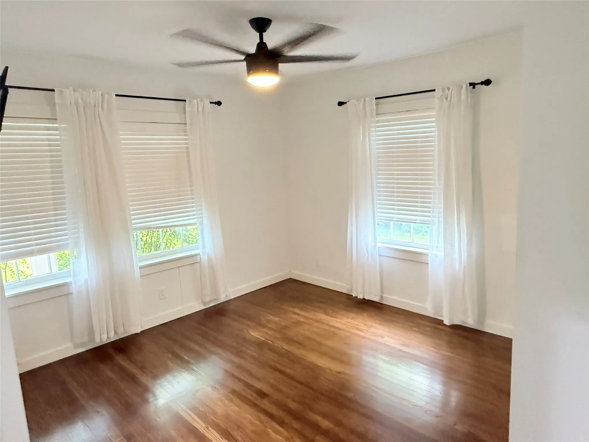 Single Family Residence For Sale in Brown County , 1106 Morris Street, Brownwood, Texas 76801, 3 Bedroom, 1 Bathroom, 1 Garage spaces, 1,146 Sqft, built in 1940, mls#21283577, Real Estate Agent in Brownwood, Homes For Sale in Brown county, Homes For Sale in Brownwood, Realtor in Brownwood Texas, Real Estate Brokerage Independent Realty Texas, Luminita Cordes Realtor