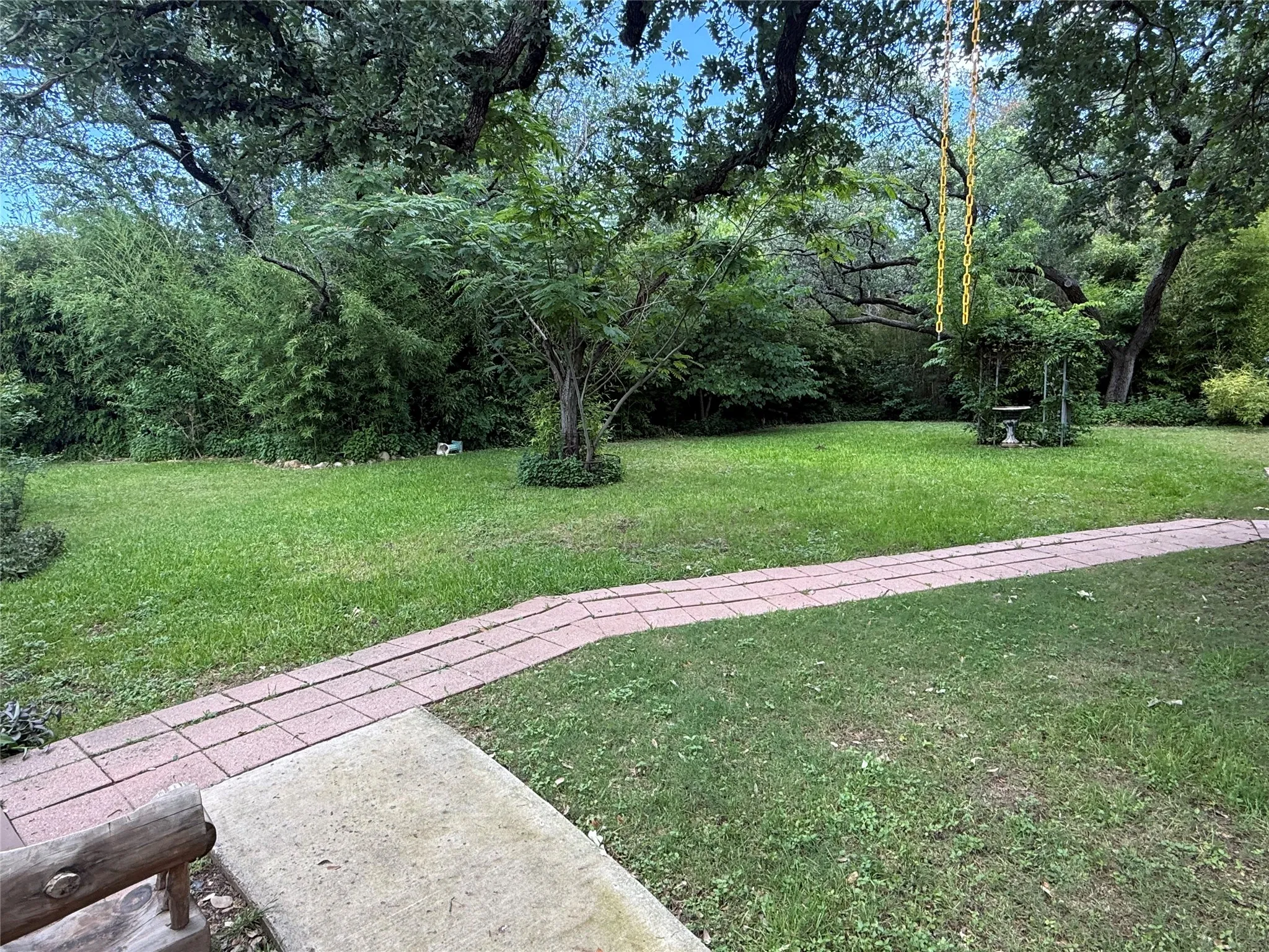 Single Family Residence For Sale in Brown County , 1106 Morris Street, Brownwood, Texas 76801, 3 Bedroom, 1 Bathroom, 1 Garage spaces, 1,146 Sqft, built in 1940, mls#21283577, Real Estate Agent in Brownwood, Homes For Sale in Brown county, Homes For Sale in Brownwood, Realtor in Brownwood Texas, Real Estate Brokerage Independent Realty Texas, Luminita Cordes Realtor