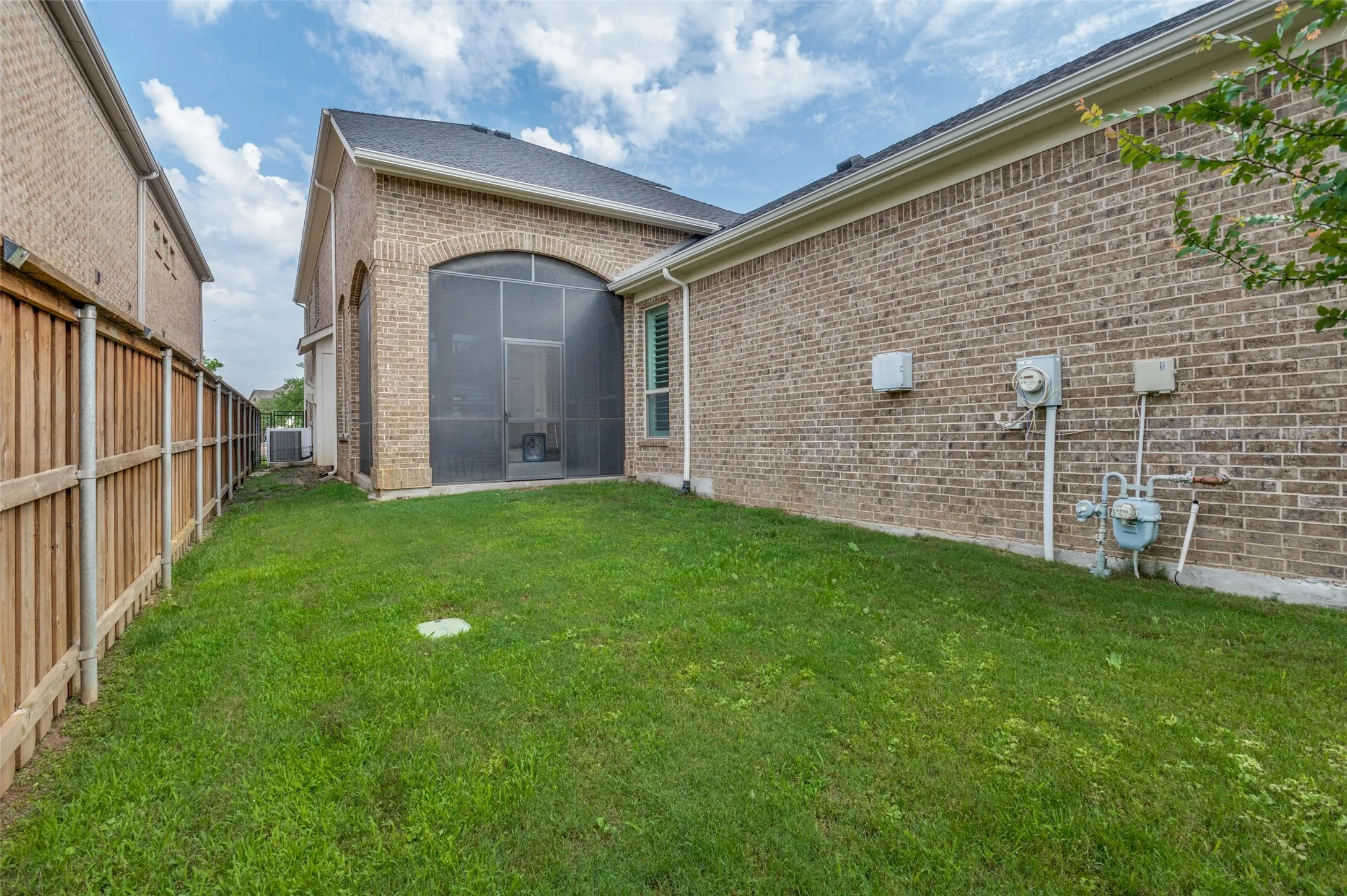 Single Family Residence For Sale in Tarrant County , 1328 Viridian Park Lane, Arlington, Texas 76005, 4 Bedroom, 4 Bathroom, 2 Garage spaces, 3,238 Sqft, built in 2017, mls#21282743, Real Estate Agent in Arlington, Homes For Sale in Tarrant county, Homes For Sale in Arlington, Realtor in Arlington Texas, Real Estate Brokerage Independent Realty Texas, Luminita Cordes Realtor