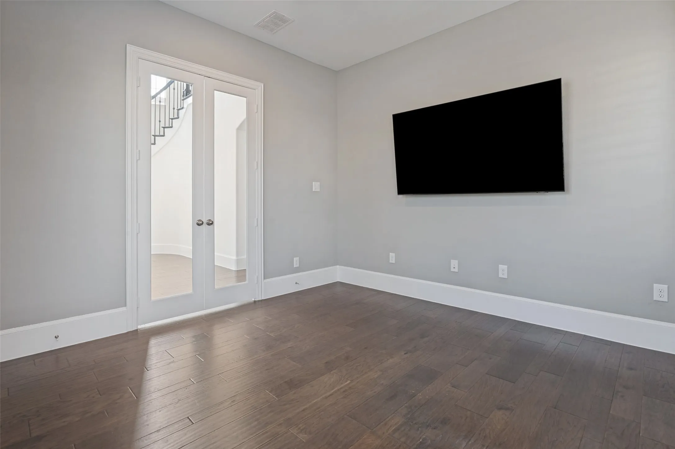 Single Family Residence For Sale in Tarrant County , 1328 Viridian Park Lane, Arlington, Texas 76005, 4 Bedroom, 4 Bathroom, 2 Garage spaces, 3,238 Sqft, built in 2017, mls#21282743, Real Estate Agent in Arlington, Homes For Sale in Tarrant county, Homes For Sale in Arlington, Realtor in Arlington Texas, Real Estate Brokerage Independent Realty Texas, Luminita Cordes Realtor