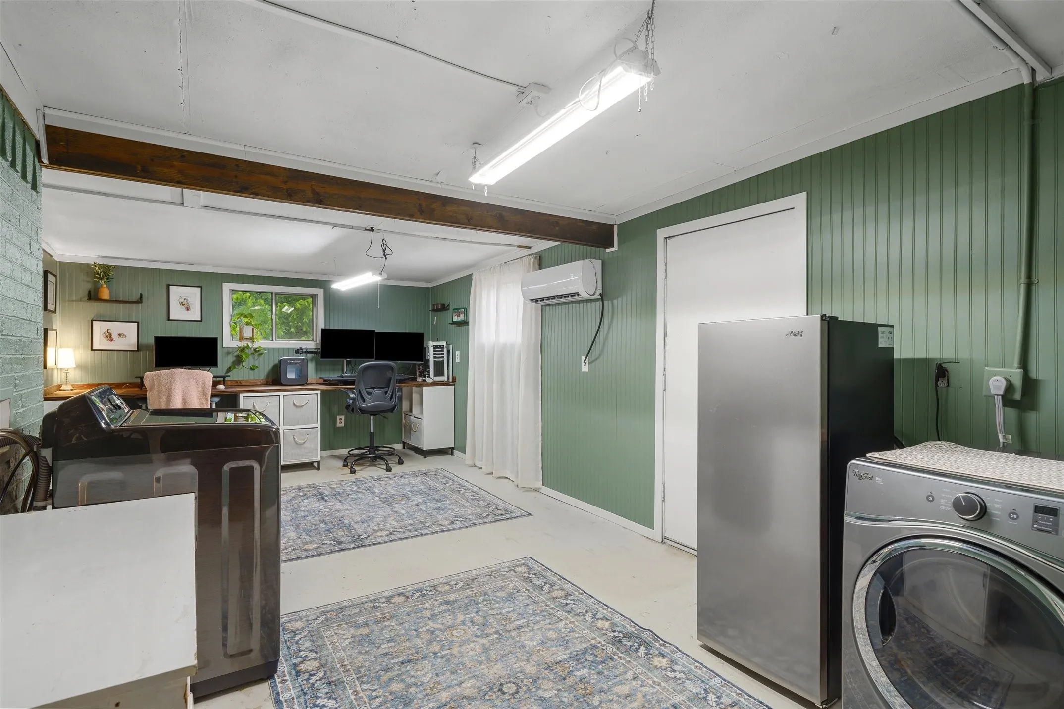 Single Family Residence For Sale in Smith County , 1522 Tanglewood Drive E, Hideaway, Texas 75771, 3 Bedroom, 2 Bathroom, Garage spaces, 2,254 Sqft, built in 1975, Price $300,000, mls#21280374, Real Estate Agent in Hideaway, Homes For Sale in Smith county, Homes For Sale in Hideaway, Realtor in Hideaway Texas, Real Estate Brokerage Independent Realty Texas, Luminita Cordes Realtor