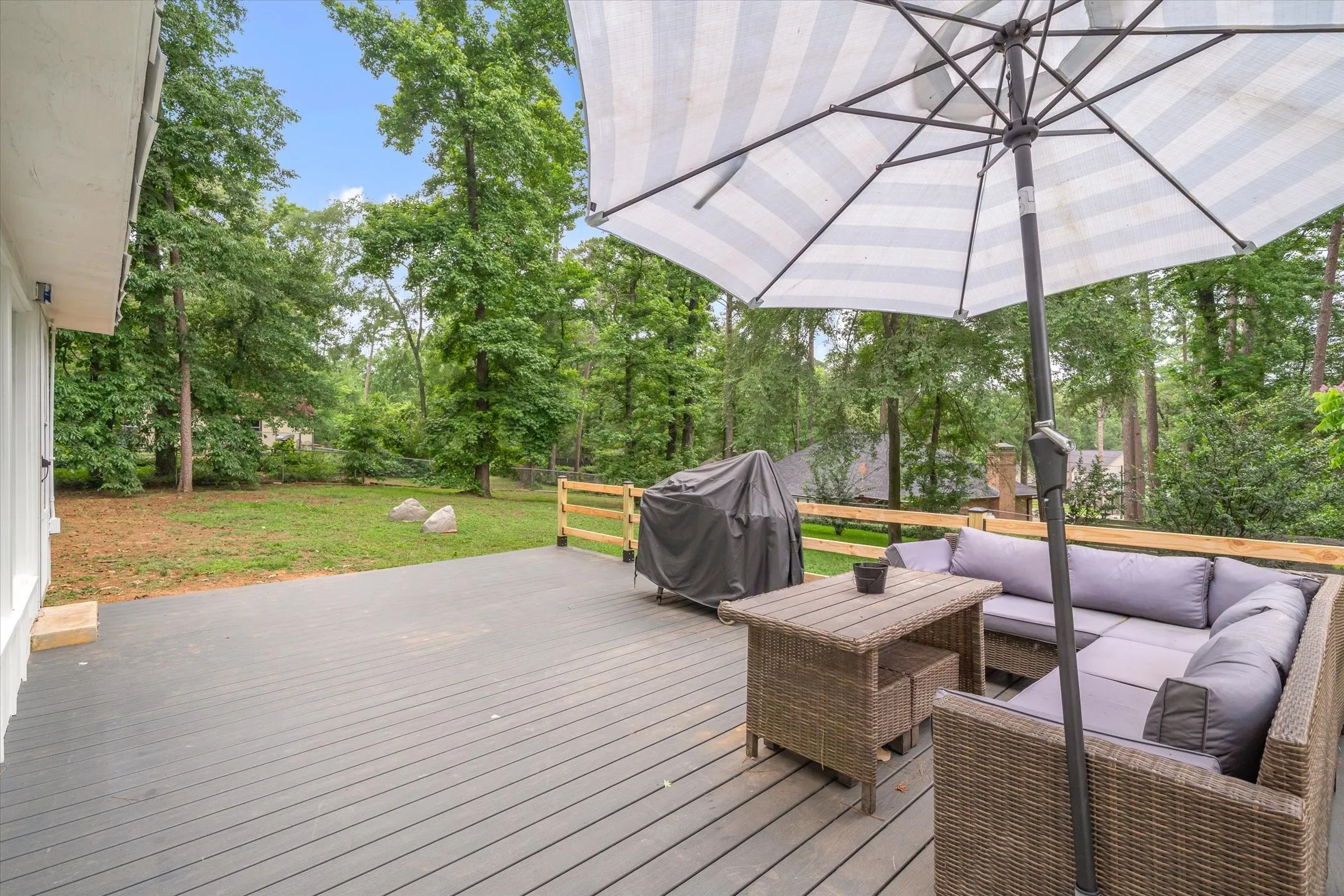 Single Family Residence For Sale in Smith County , 1522 Tanglewood Drive E, Hideaway, Texas 75771, 3 Bedroom, 2 Bathroom, Garage spaces, 2,254 Sqft, built in 1975, Price $300,000, mls#21280374, Real Estate Agent in Hideaway, Homes For Sale in Smith county, Homes For Sale in Hideaway, Realtor in Hideaway Texas, Real Estate Brokerage Independent Realty Texas, Luminita Cordes Realtor