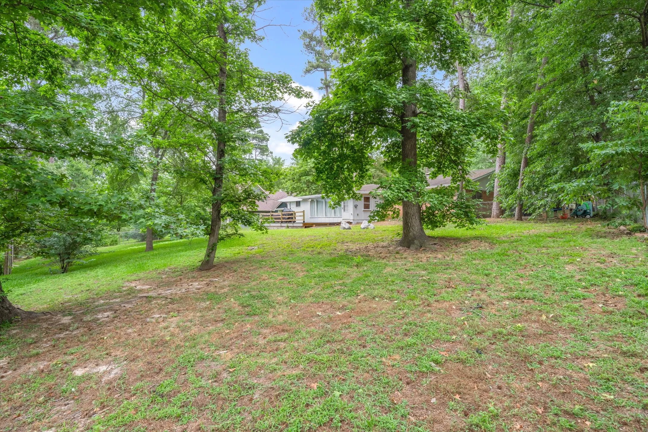 Single Family Residence For Sale in Smith County , 1522 Tanglewood Drive E, Hideaway, Texas 75771, 3 Bedroom, 2 Bathroom, Garage spaces, 2,254 Sqft, built in 1975, Price $300,000, mls#21280374, Real Estate Agent in Hideaway, Homes For Sale in Smith county, Homes For Sale in Hideaway, Realtor in Hideaway Texas, Real Estate Brokerage Independent Realty Texas, Luminita Cordes Realtor