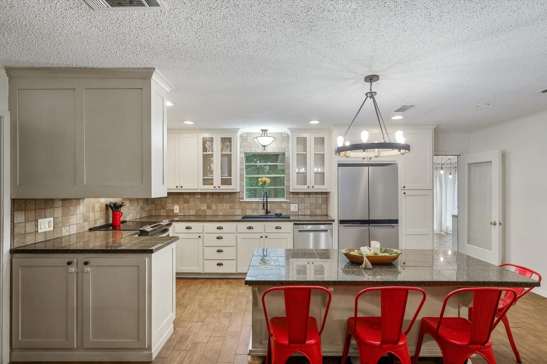 Single Family Residence For Sale in Smith County , 1522 Tanglewood Drive E, Hideaway, Texas 75771, 3 Bedroom, 2 Bathroom, Garage spaces, 2,254 Sqft, built in 1975, Price $300,000, mls#21280374, Real Estate Agent in Hideaway, Homes For Sale in Smith county, Homes For Sale in Hideaway, Realtor in Hideaway Texas, Real Estate Brokerage Independent Realty Texas, Luminita Cordes Realtor