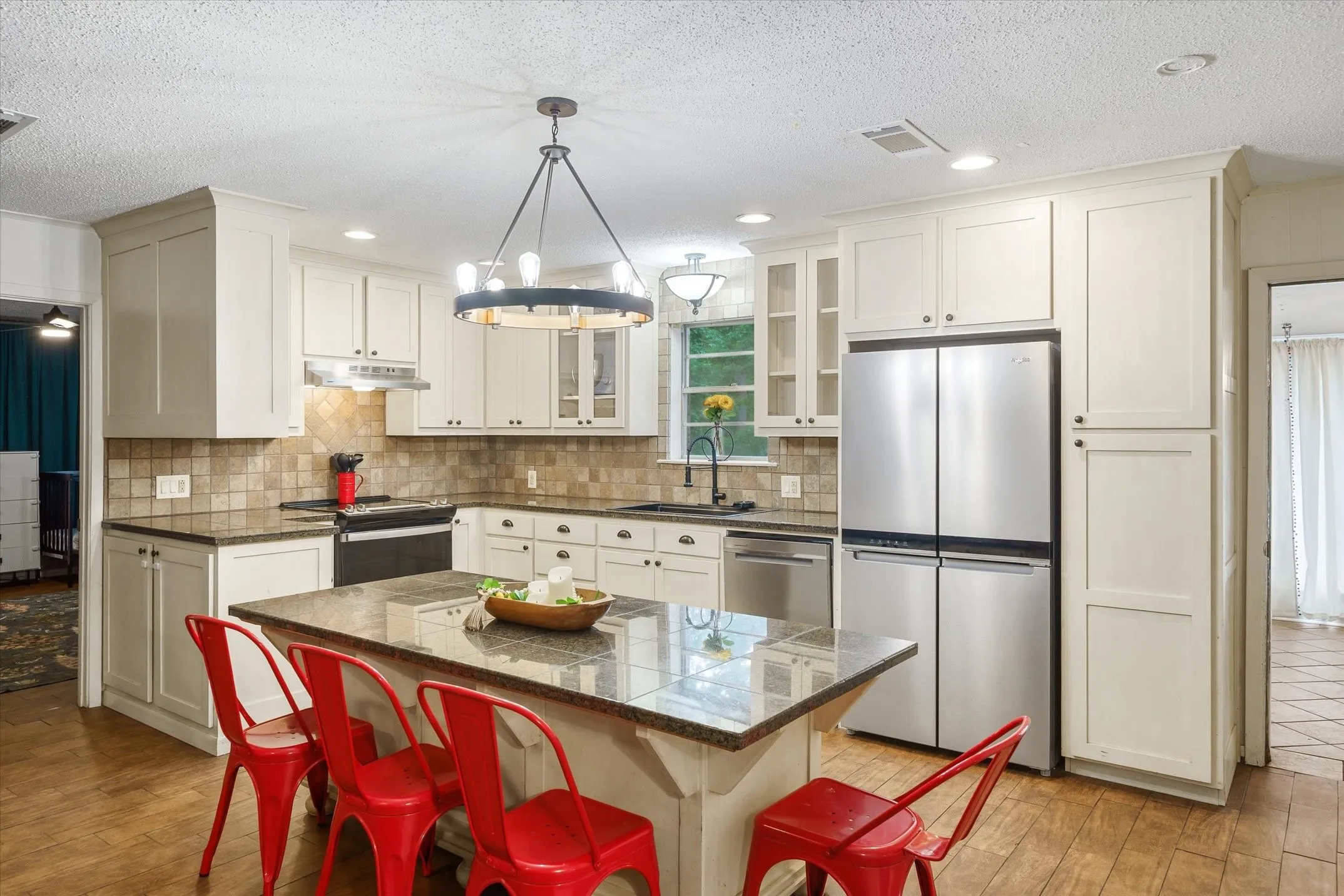 Single Family Residence For Sale in Smith County , 1522 Tanglewood Drive E, Hideaway, Texas 75771, 3 Bedroom, 2 Bathroom, Garage spaces, 2,254 Sqft, built in 1975, Price $300,000, mls#21280374, Real Estate Agent in Hideaway, Homes For Sale in Smith county, Homes For Sale in Hideaway, Realtor in Hideaway Texas, Real Estate Brokerage Independent Realty Texas, Luminita Cordes Realtor
