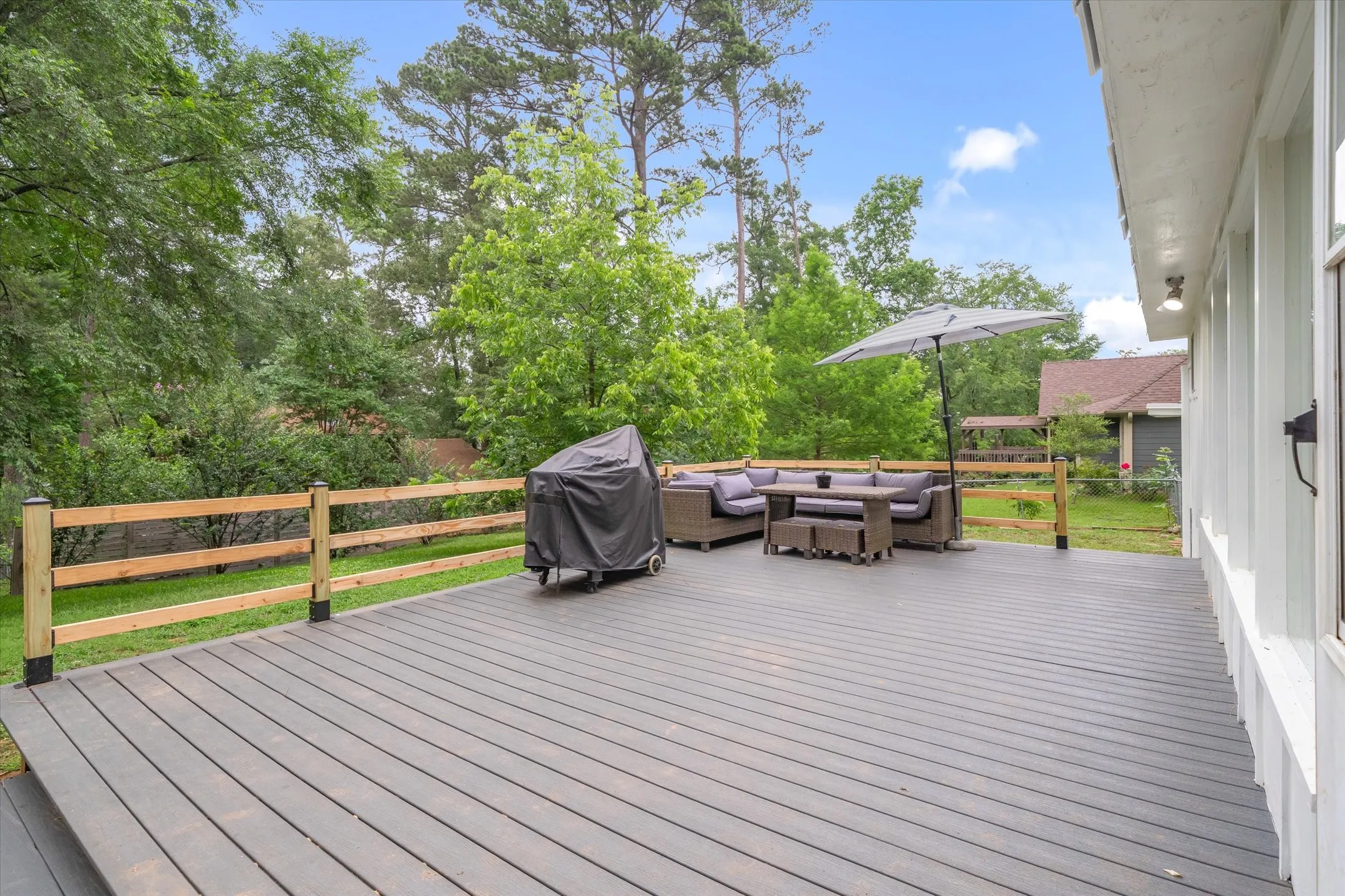 Single Family Residence For Sale in Smith County , 1522 Tanglewood Drive E, Hideaway, Texas 75771, 3 Bedroom, 2 Bathroom, Garage spaces, 2,254 Sqft, built in 1975, Price $300,000, mls#21280374, Real Estate Agent in Hideaway, Homes For Sale in Smith county, Homes For Sale in Hideaway, Realtor in Hideaway Texas, Real Estate Brokerage Independent Realty Texas, Luminita Cordes Realtor
