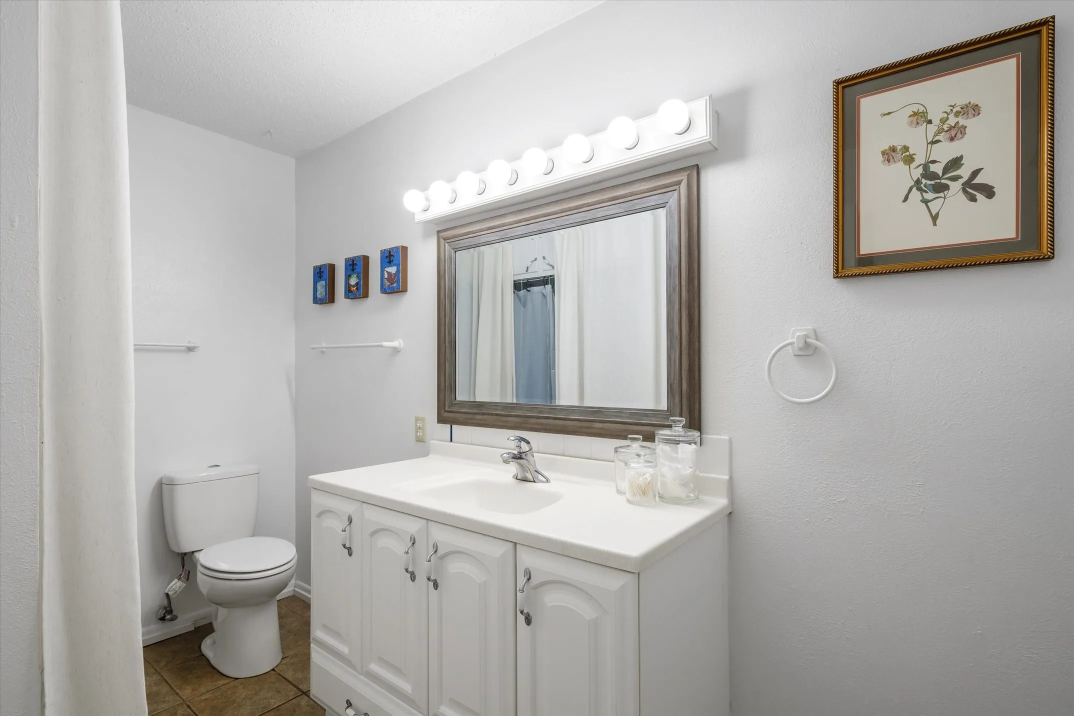Single Family Residence For Sale in Smith County , 1522 Tanglewood Drive E, Hideaway, Texas 75771, 3 Bedroom, 2 Bathroom, Garage spaces, 2,254 Sqft, built in 1975, Price $300,000, mls#21280374, Real Estate Agent in Hideaway, Homes For Sale in Smith county, Homes For Sale in Hideaway, Realtor in Hideaway Texas, Real Estate Brokerage Independent Realty Texas, Luminita Cordes Realtor