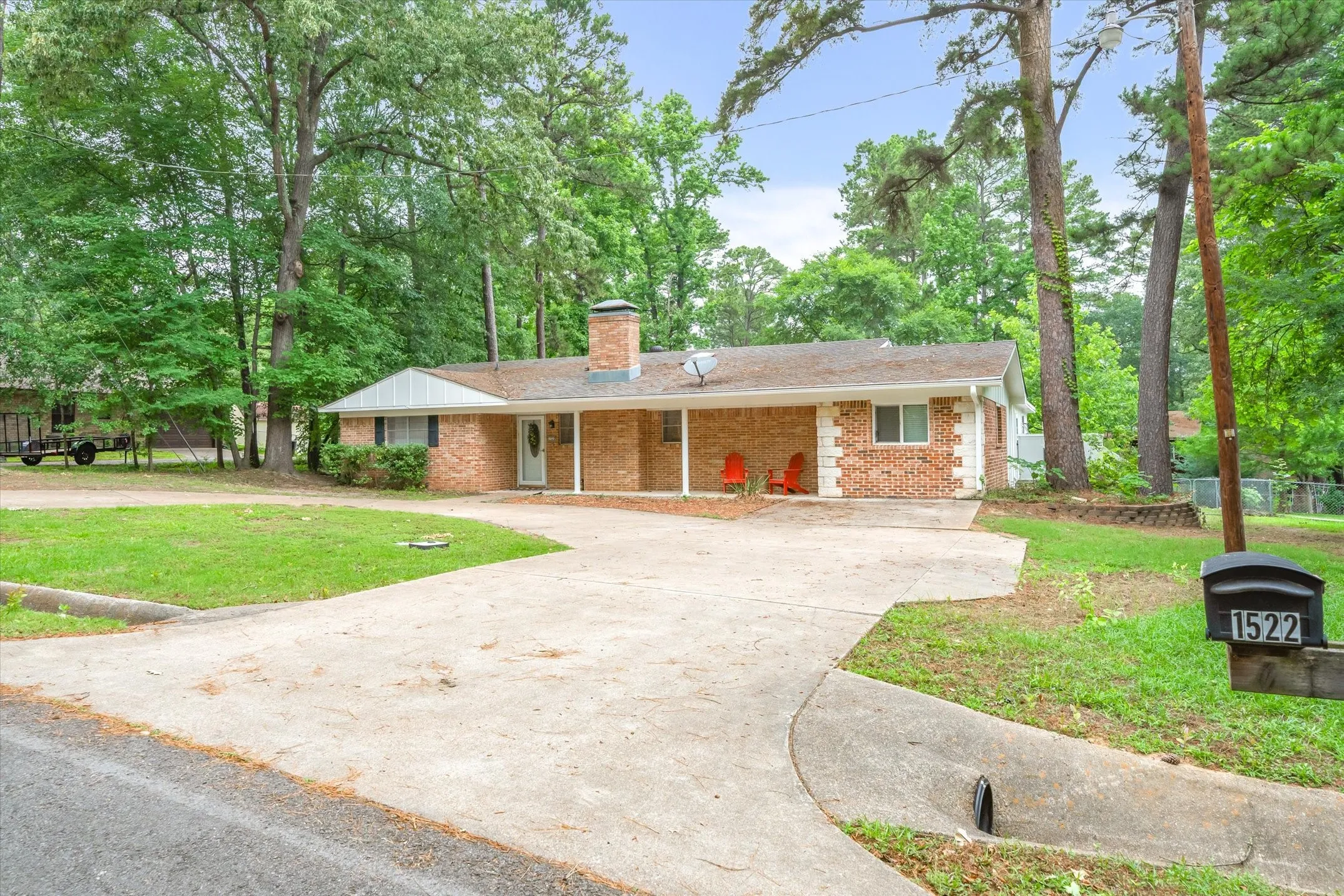 Single Family Residence For Sale in Smith County , 1522 Tanglewood Drive E, Hideaway, Texas 75771, 3 Bedroom, 2 Bathroom, Garage spaces, 2,254 Sqft, built in 1975, Price $300,000, mls#21280374, Real Estate Agent in Hideaway, Homes For Sale in Smith county, Homes For Sale in Hideaway, Realtor in Hideaway Texas, Real Estate Brokerage Independent Realty Texas, Luminita Cordes Realtor