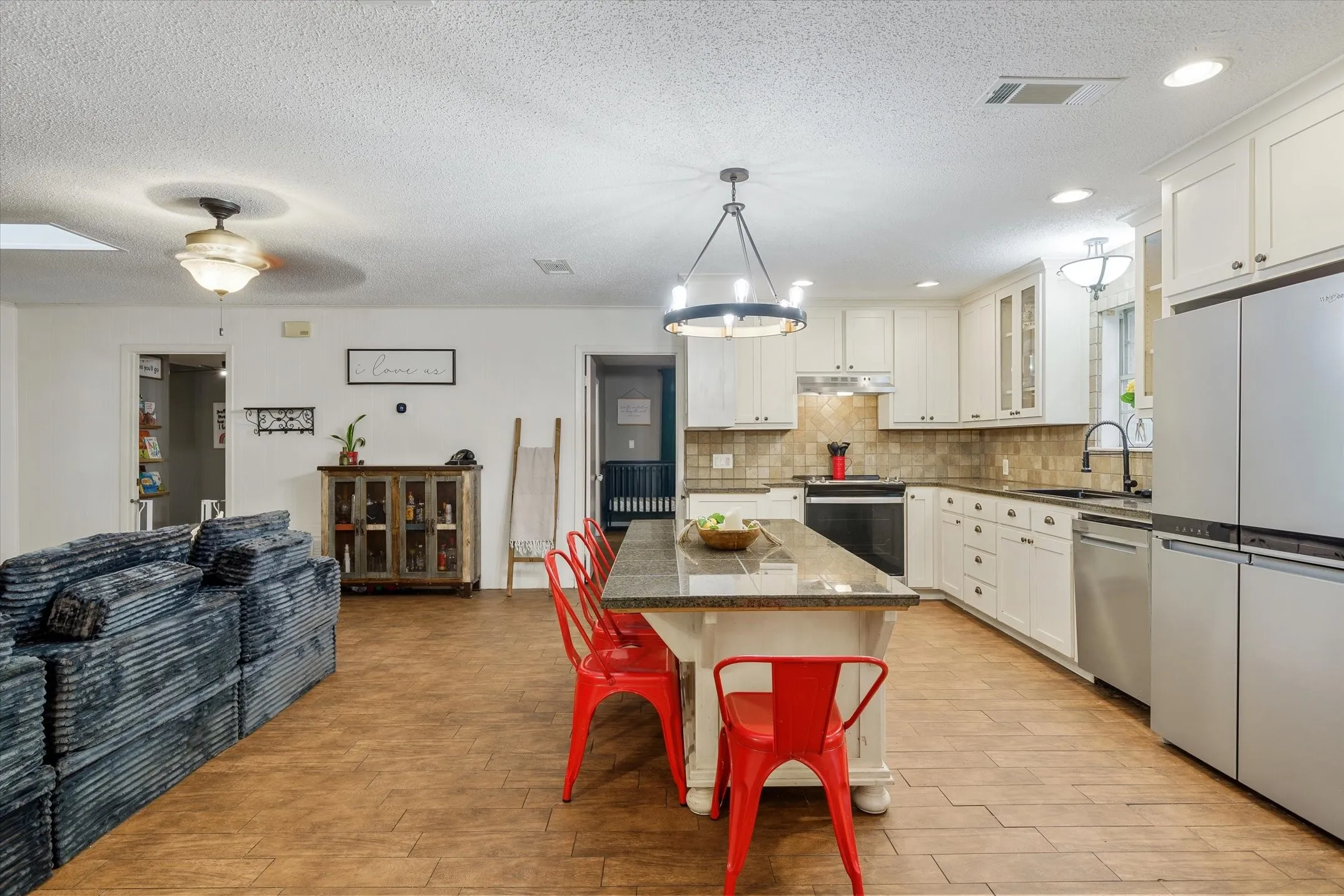 Single Family Residence For Sale in Smith County , 1522 Tanglewood Drive E, Hideaway, Texas 75771, 3 Bedroom, 2 Bathroom, Garage spaces, 2,254 Sqft, built in 1975, Price $300,000, mls#21280374, Real Estate Agent in Hideaway, Homes For Sale in Smith county, Homes For Sale in Hideaway, Realtor in Hideaway Texas, Real Estate Brokerage Independent Realty Texas, Luminita Cordes Realtor