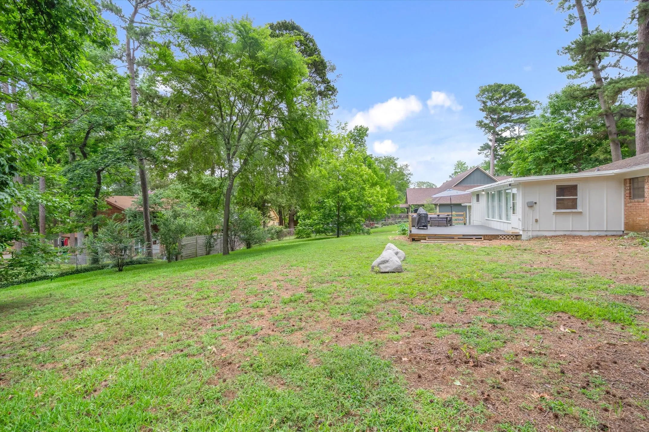 Single Family Residence For Sale in Smith County , 1522 Tanglewood Drive E, Hideaway, Texas 75771, 3 Bedroom, 2 Bathroom, Garage spaces, 2,254 Sqft, built in 1975, Price $300,000, mls#21280374, Real Estate Agent in Hideaway, Homes For Sale in Smith county, Homes For Sale in Hideaway, Realtor in Hideaway Texas, Real Estate Brokerage Independent Realty Texas, Luminita Cordes Realtor