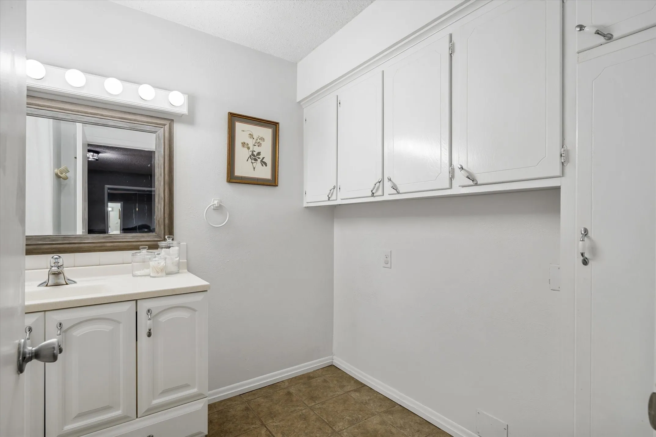 Single Family Residence For Sale in Smith County , 1522 Tanglewood Drive E, Hideaway, Texas 75771, 3 Bedroom, 2 Bathroom, Garage spaces, 2,254 Sqft, built in 1975, Price $300,000, mls#21280374, Real Estate Agent in Hideaway, Homes For Sale in Smith county, Homes For Sale in Hideaway, Realtor in Hideaway Texas, Real Estate Brokerage Independent Realty Texas, Luminita Cordes Realtor