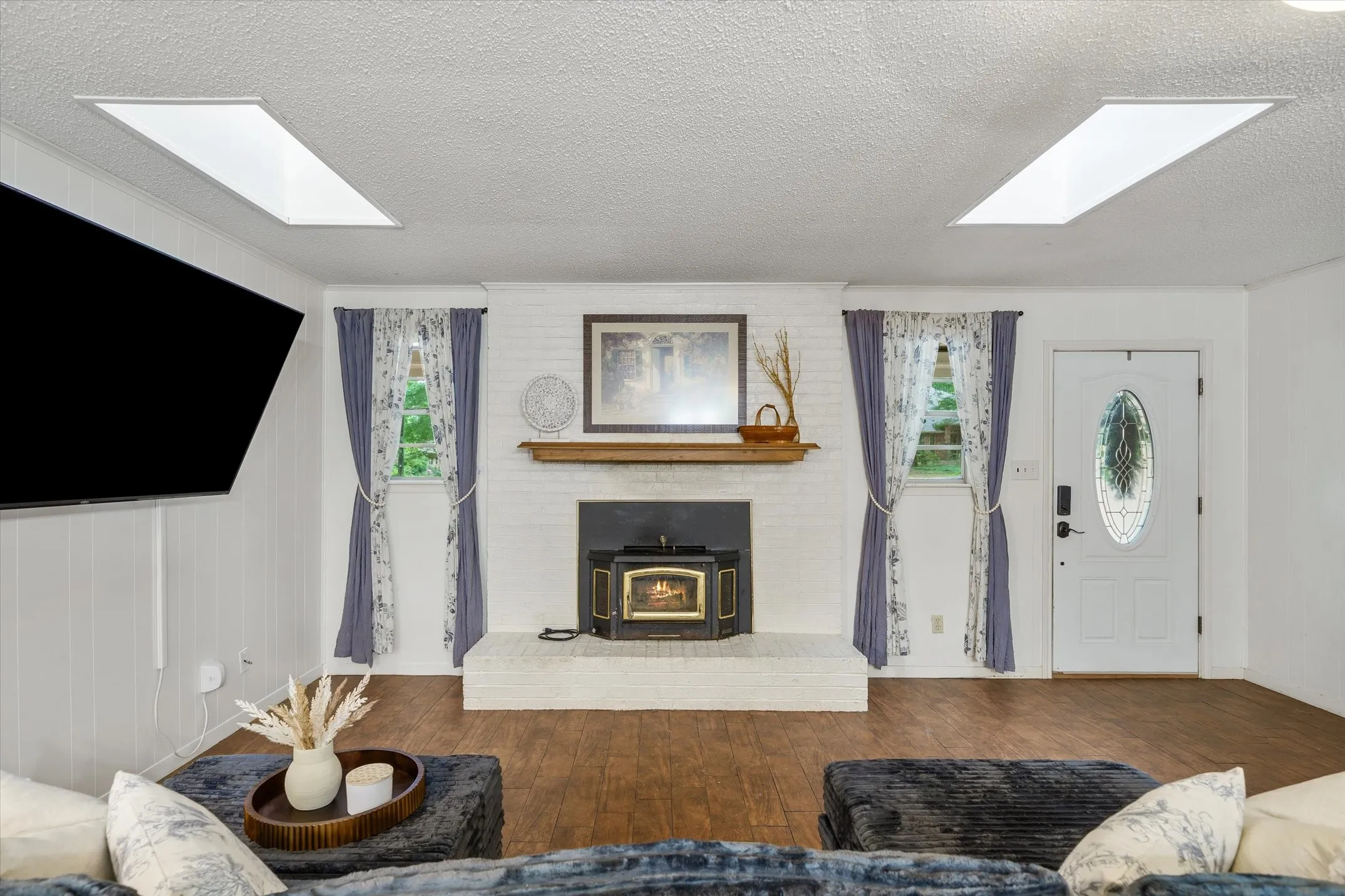 Single Family Residence For Sale in Smith County , 1522 Tanglewood Drive E, Hideaway, Texas 75771, 3 Bedroom, 2 Bathroom, Garage spaces, 2,254 Sqft, built in 1975, Price $300,000, mls#21280374, Real Estate Agent in Hideaway, Homes For Sale in Smith county, Homes For Sale in Hideaway, Realtor in Hideaway Texas, Real Estate Brokerage Independent Realty Texas, Luminita Cordes Realtor