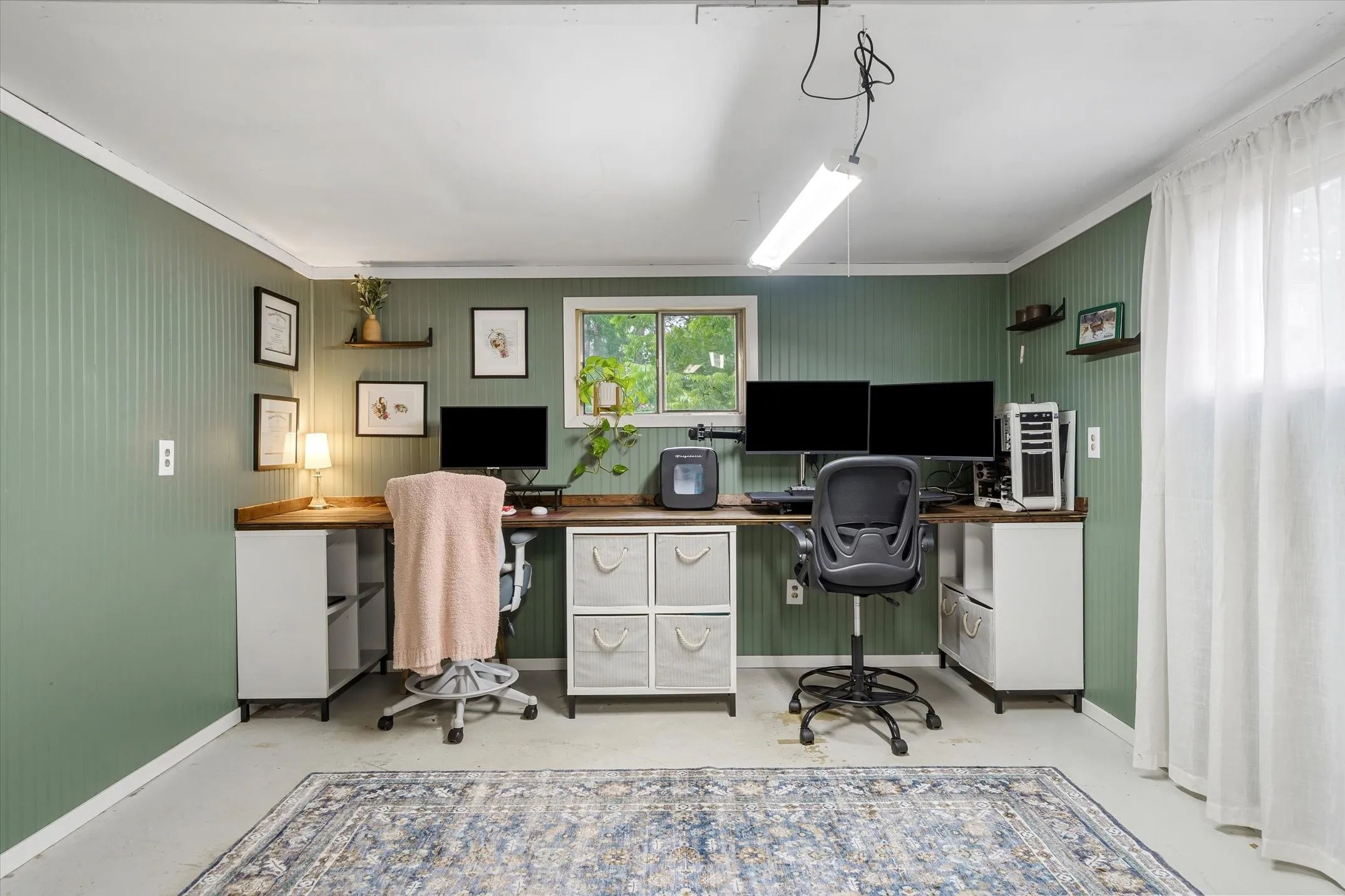 Single Family Residence For Sale in Smith County , 1522 Tanglewood Drive E, Hideaway, Texas 75771, 3 Bedroom, 2 Bathroom, Garage spaces, 2,254 Sqft, built in 1975, Price $300,000, mls#21280374, Real Estate Agent in Hideaway, Homes For Sale in Smith county, Homes For Sale in Hideaway, Realtor in Hideaway Texas, Real Estate Brokerage Independent Realty Texas, Luminita Cordes Realtor