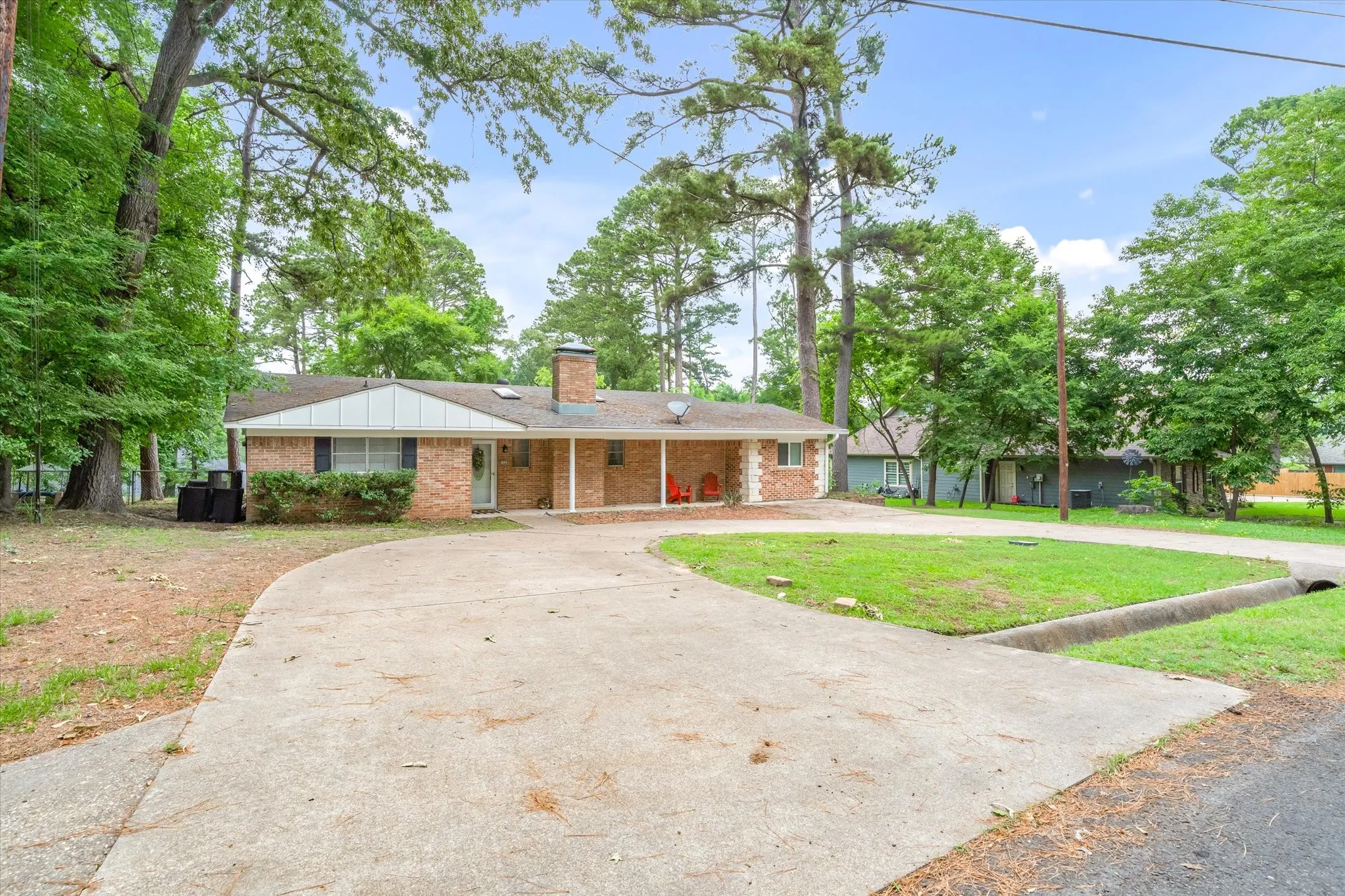 Single Family Residence For Sale in Smith County , 1522 Tanglewood Drive E, Hideaway, Texas 75771, 3 Bedroom, 2 Bathroom, Garage spaces, 2,254 Sqft, built in 1975, Price $300,000, mls#21280374, Real Estate Agent in Hideaway, Homes For Sale in Smith county, Homes For Sale in Hideaway, Realtor in Hideaway Texas, Real Estate Brokerage Independent Realty Texas, Luminita Cordes Realtor