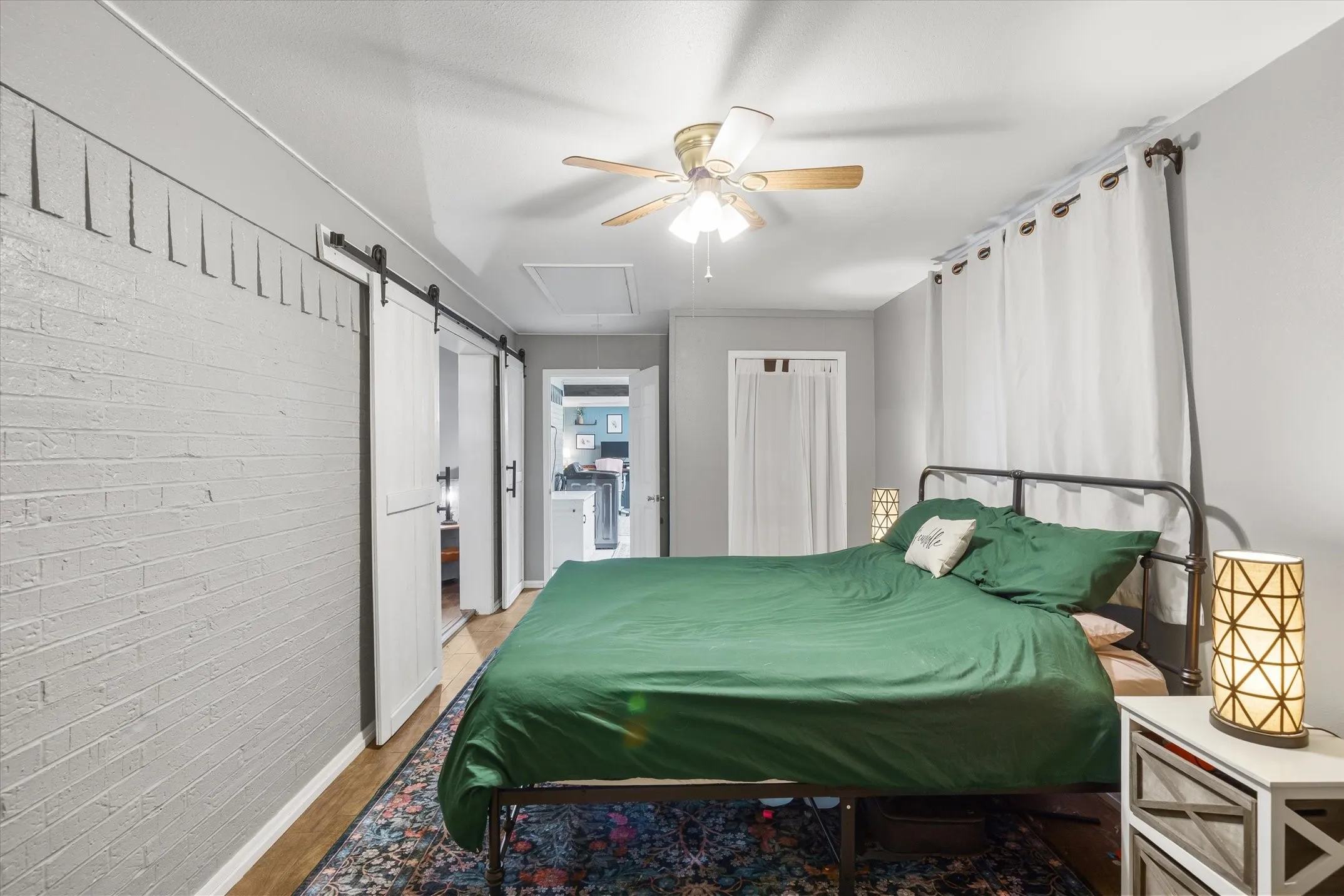Single Family Residence For Sale in Smith County , 1522 Tanglewood Drive E, Hideaway, Texas 75771, 3 Bedroom, 2 Bathroom, Garage spaces, 2,254 Sqft, built in 1975, Price $300,000, mls#21280374, Real Estate Agent in Hideaway, Homes For Sale in Smith county, Homes For Sale in Hideaway, Realtor in Hideaway Texas, Real Estate Brokerage Independent Realty Texas, Luminita Cordes Realtor
