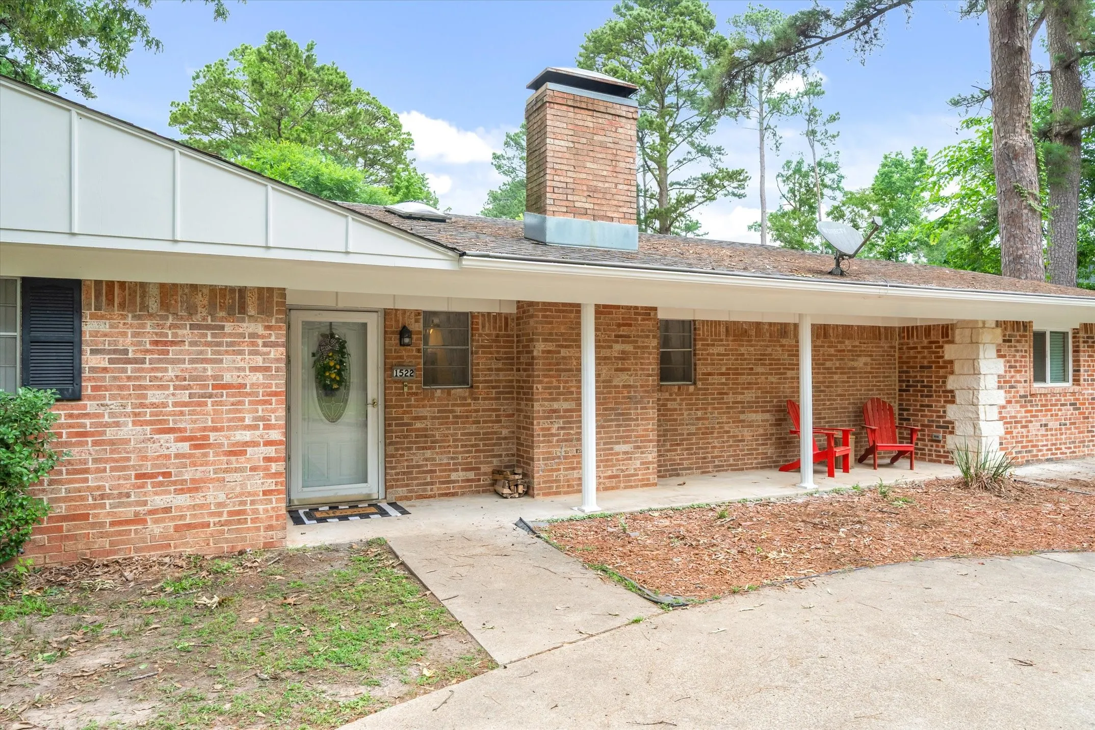 Single Family Residence For Sale in Smith County , 1522 Tanglewood Drive E, Hideaway, Texas 75771, 3 Bedroom, 2 Bathroom, Garage spaces, 2,254 Sqft, built in 1975, Price $300,000, mls#21280374, Real Estate Agent in Hideaway, Homes For Sale in Smith county, Homes For Sale in Hideaway, Realtor in Hideaway Texas, Real Estate Brokerage Independent Realty Texas, Luminita Cordes Realtor