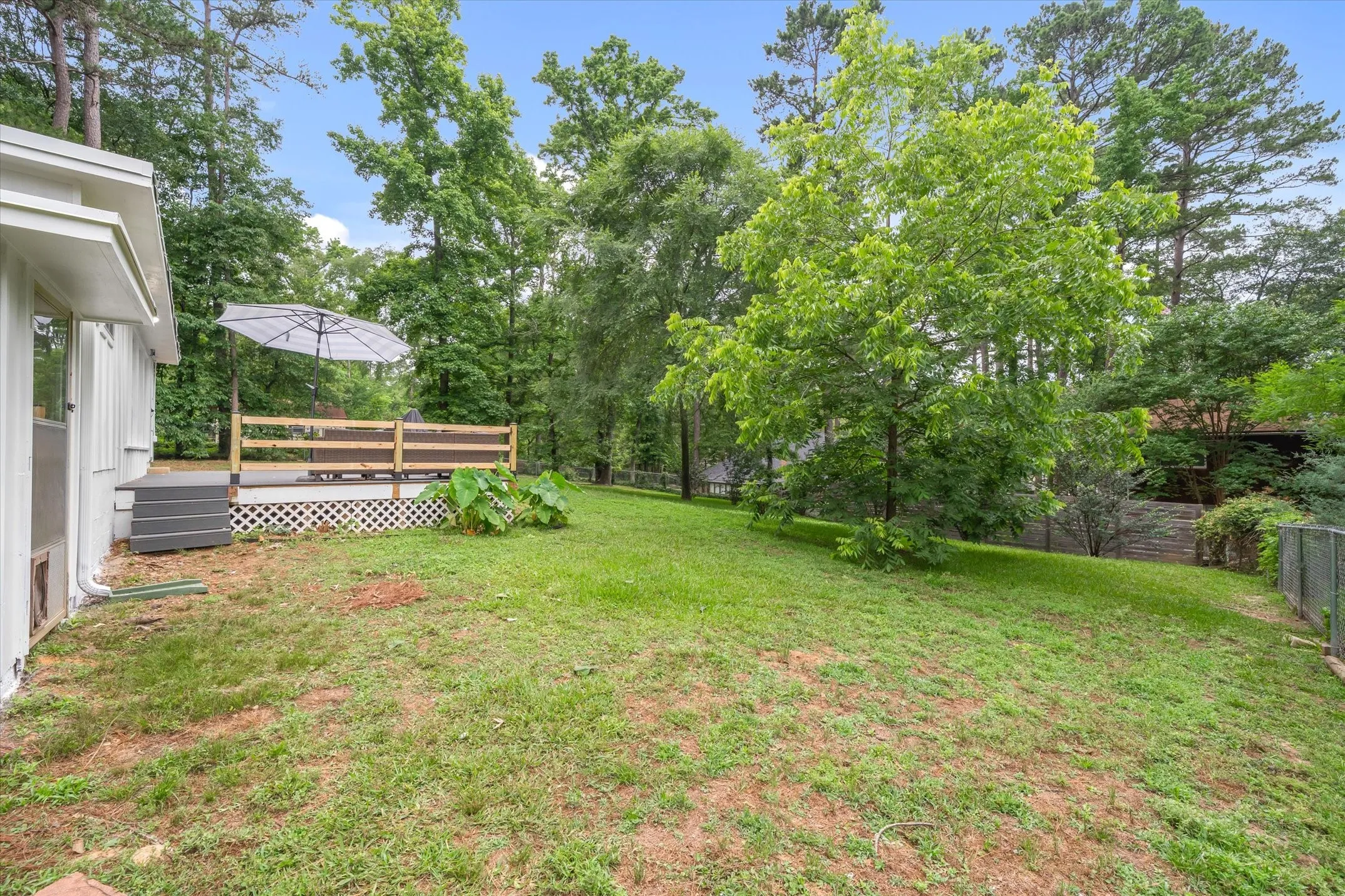 Single Family Residence For Sale in Smith County , 1522 Tanglewood Drive E, Hideaway, Texas 75771, 3 Bedroom, 2 Bathroom, Garage spaces, 2,254 Sqft, built in 1975, Price $300,000, mls#21280374, Real Estate Agent in Hideaway, Homes For Sale in Smith county, Homes For Sale in Hideaway, Realtor in Hideaway Texas, Real Estate Brokerage Independent Realty Texas, Luminita Cordes Realtor