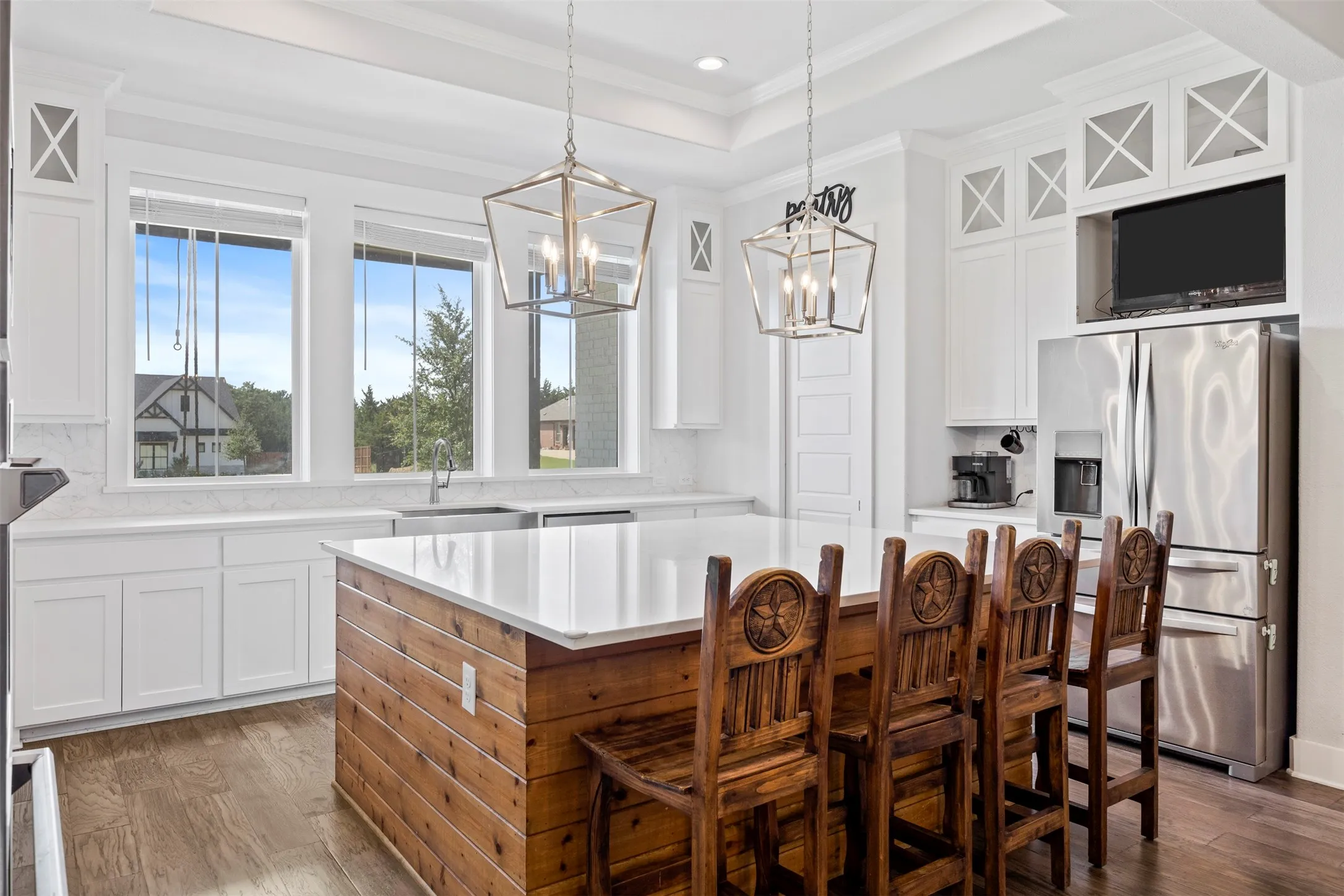 Large Kitchen Island.  Large Farm Sink