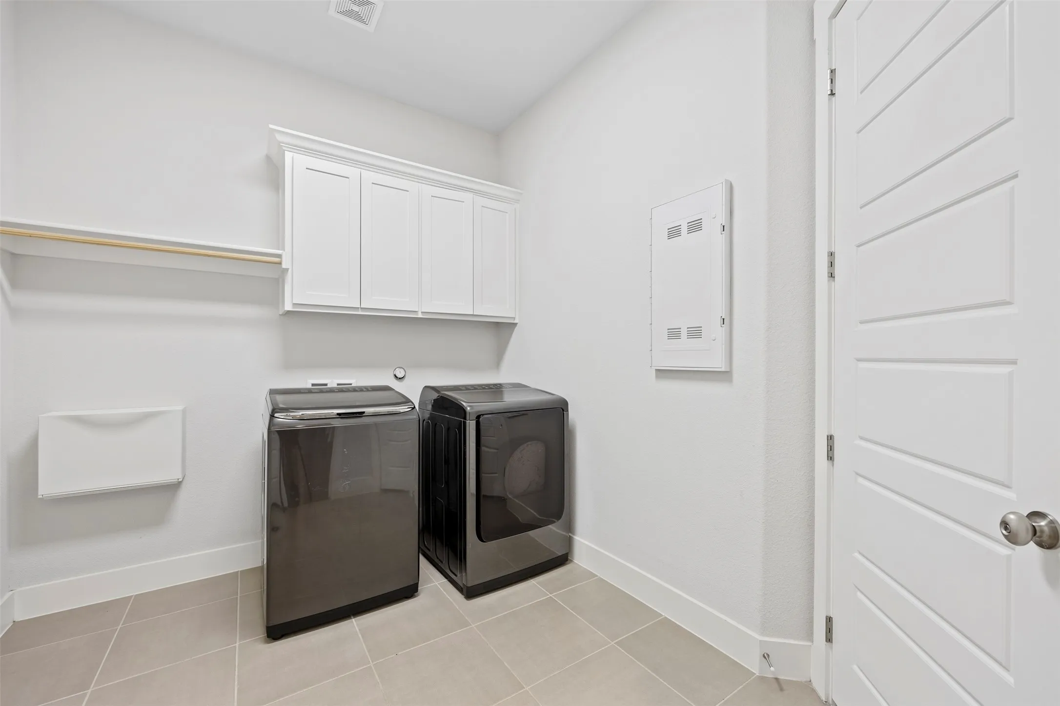 Single Family Residence For Sale in Ellis County , 20 Ellis Oak Court, Waxahachie, Texas 75167, 4 Bedroom, 3 Bathroom, 4 Garage spaces, 3,208 Sqft, built in 2021, mls#21280783, Real Estate Agent in Waxahachie, Homes For Sale in Ellis county, Homes For Sale in Waxahachie, Realtor in Waxahachie Texas, Real Estate Brokerage Independent Realty Texas, Luminita Cordes Realtor